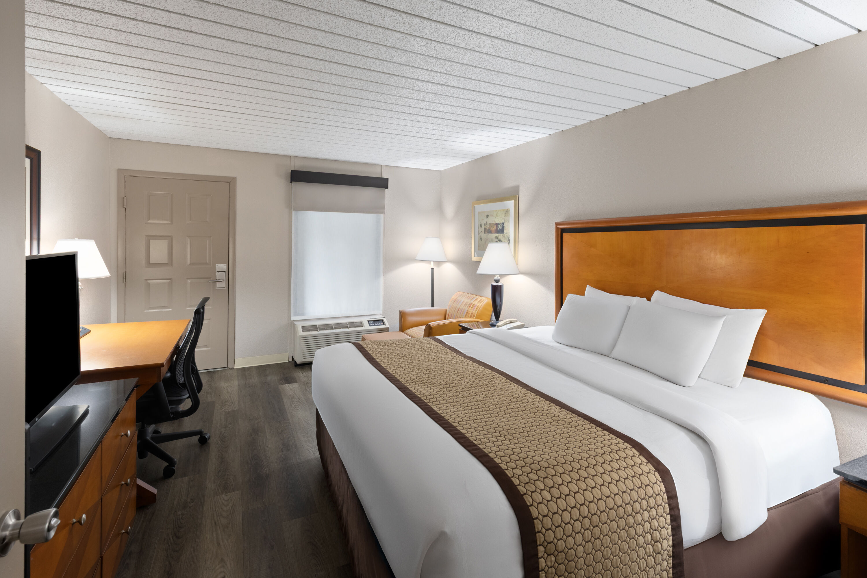 Guest room at the Baymont by Wyndham Knoxville I-75 in Knoxville, Tennessee