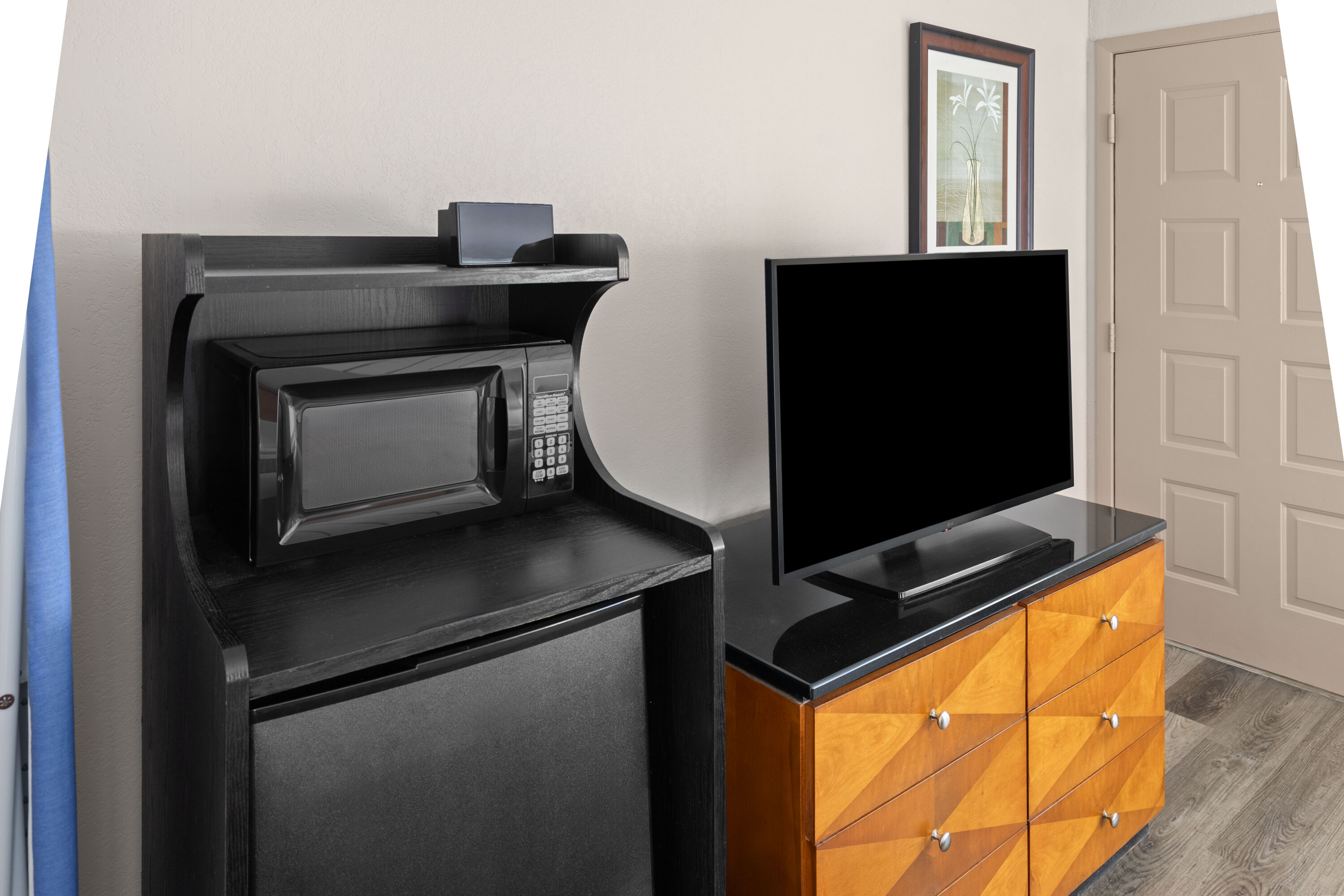 Guest room at the Baymont by Wyndham Knoxville I-75 in Knoxville, Tennessee