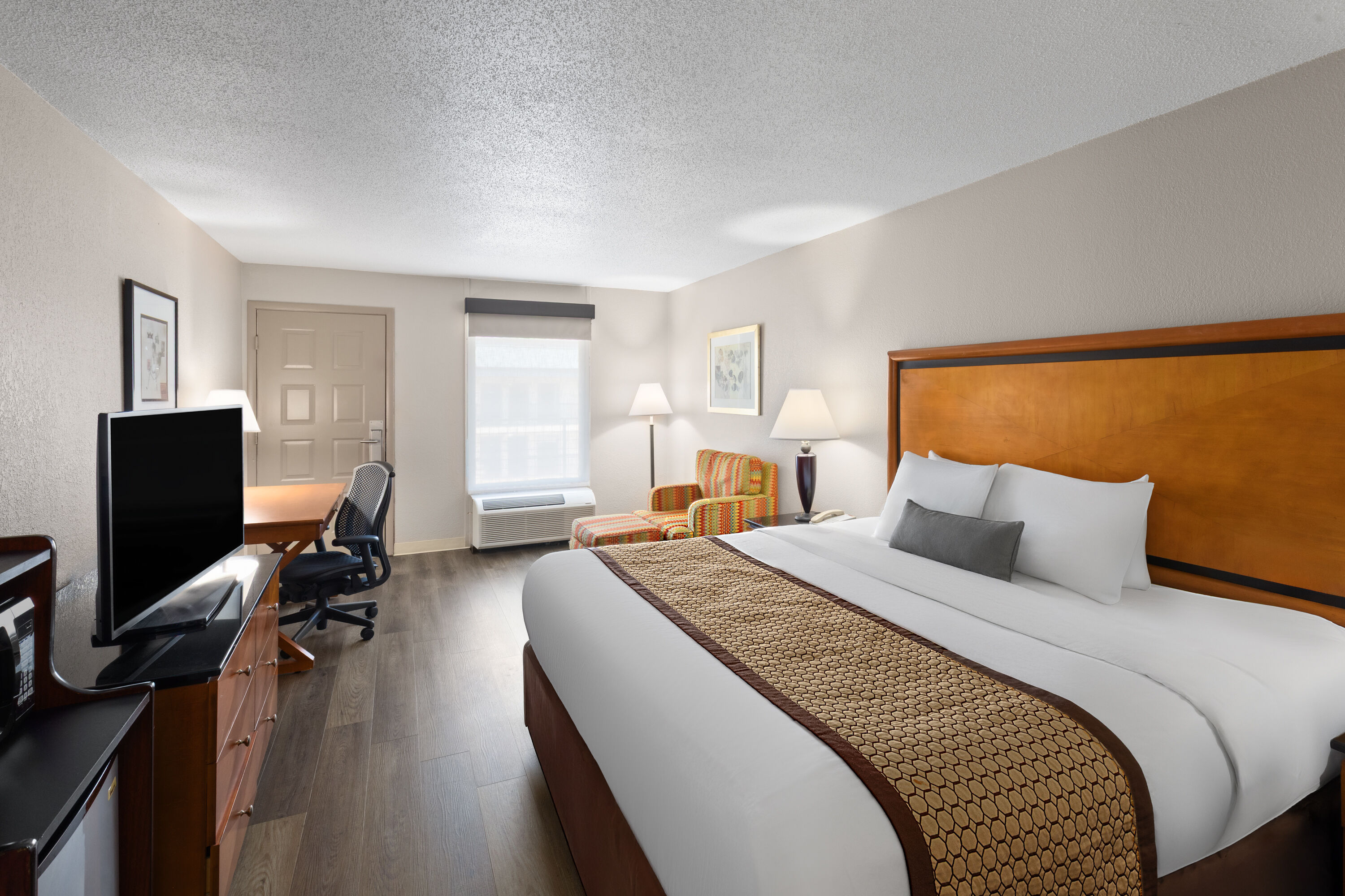 Baymont by Wyndham Knoxville I-75 hot tub suite in Knoxville, Tennessee