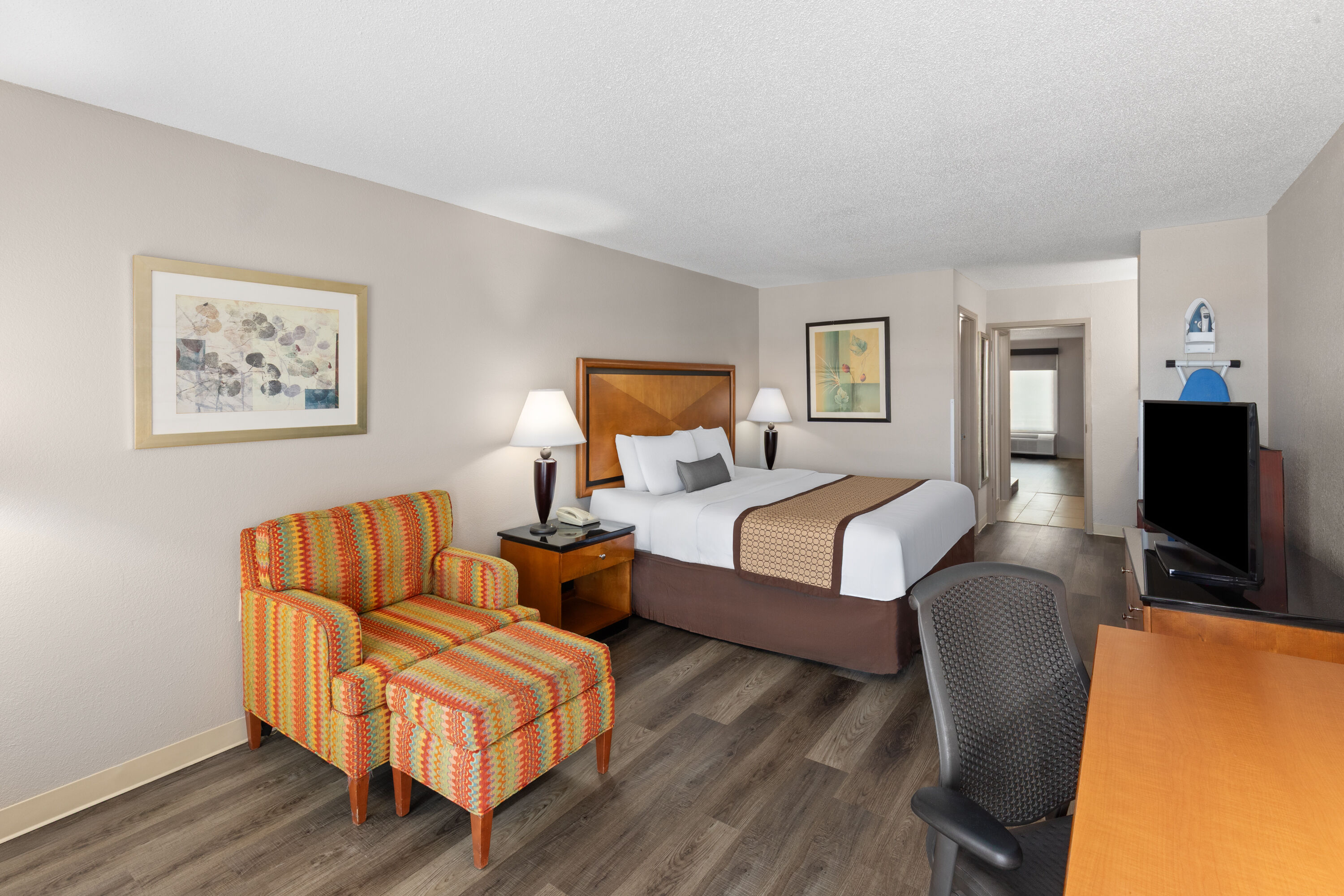 Baymont by Wyndham Knoxville I-75 hot tub suite in Knoxville, Tennessee