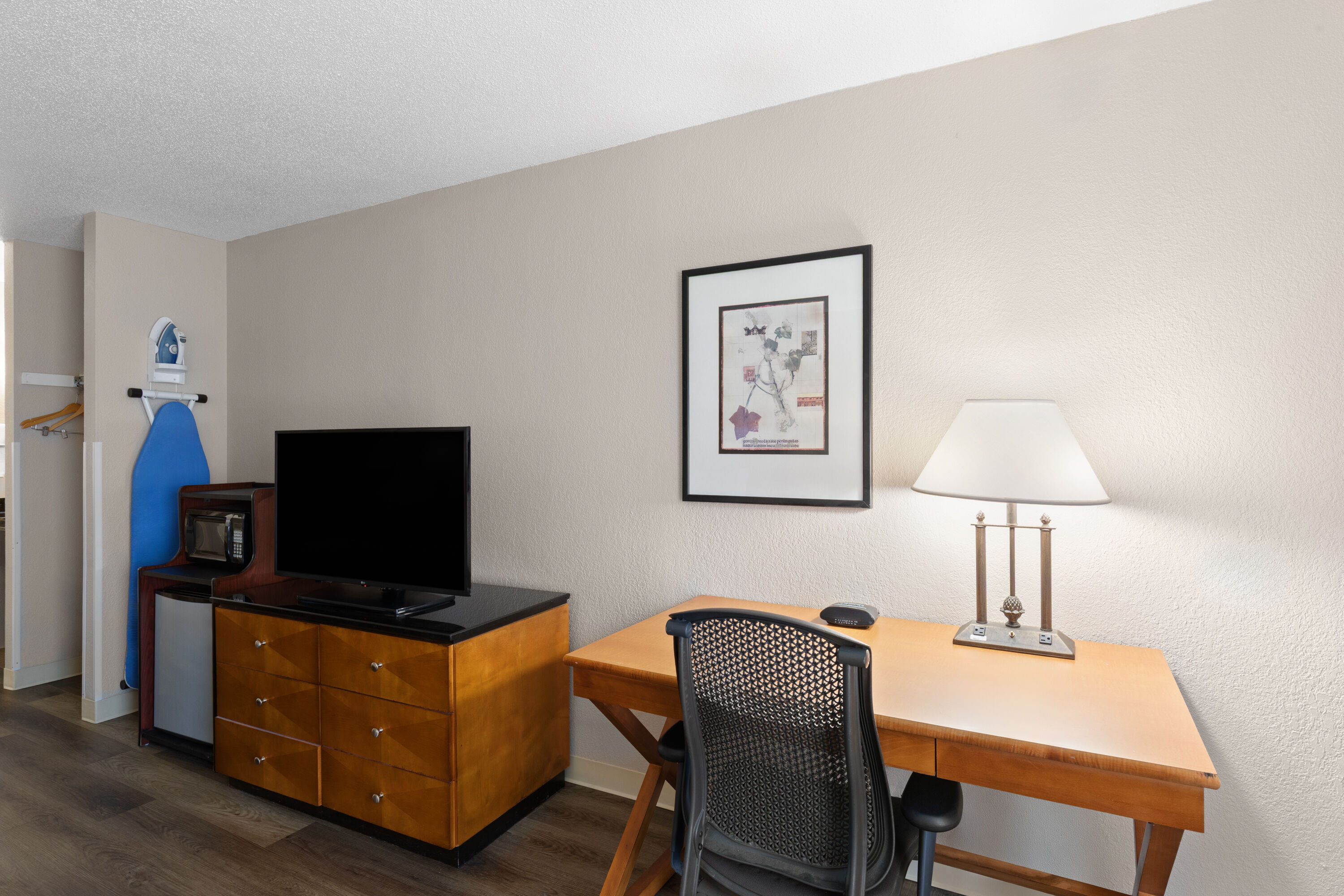 Baymont by Wyndham Knoxville I-75 hot tub suite in Knoxville, Tennessee