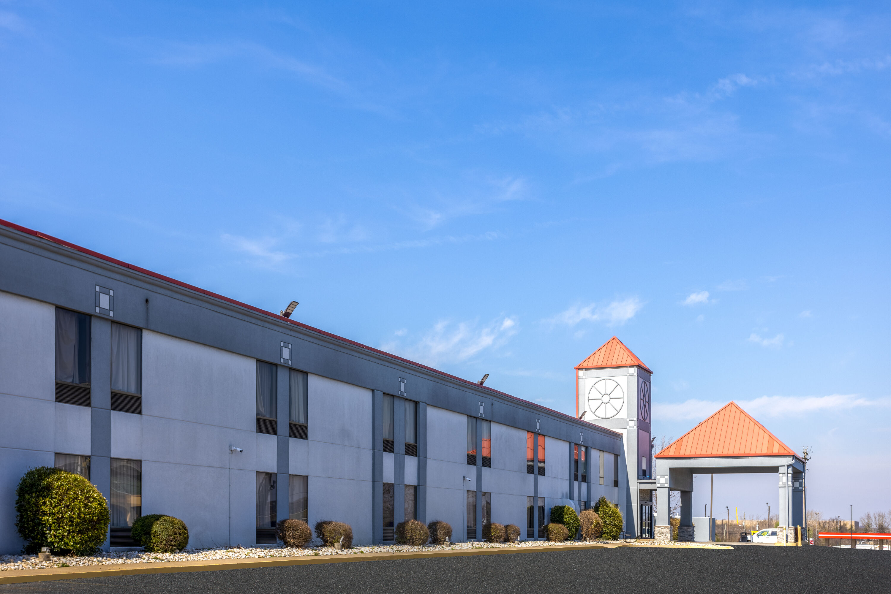Exterior Day Image of Baymont by Wyndham La Vergne/Nashville I-24 East hotel in La Vergne, Tennessee
