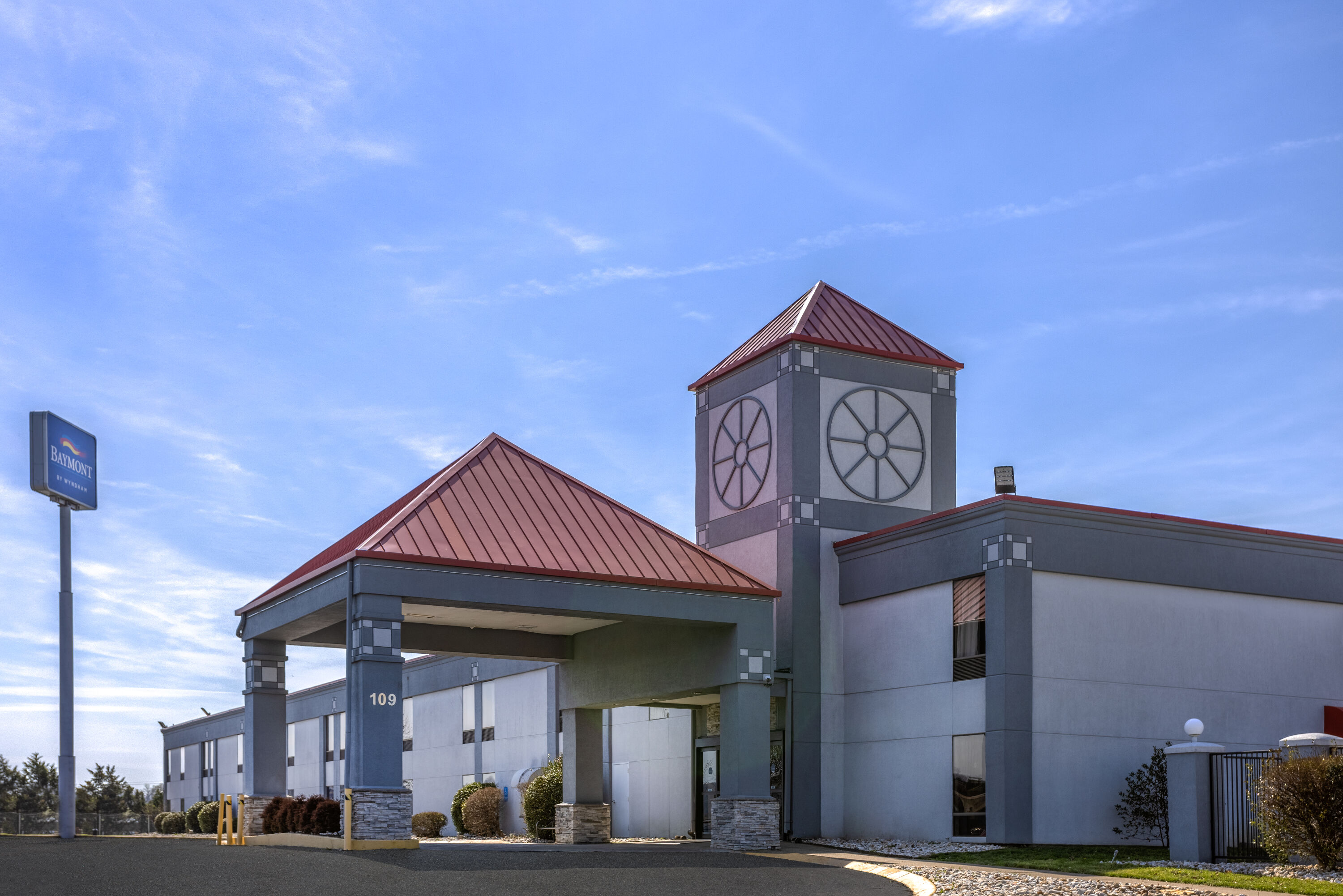 Exterior Day Image of Baymont by Wyndham La Vergne/Nashville I-24 East hotel in La Vergne, Tennessee