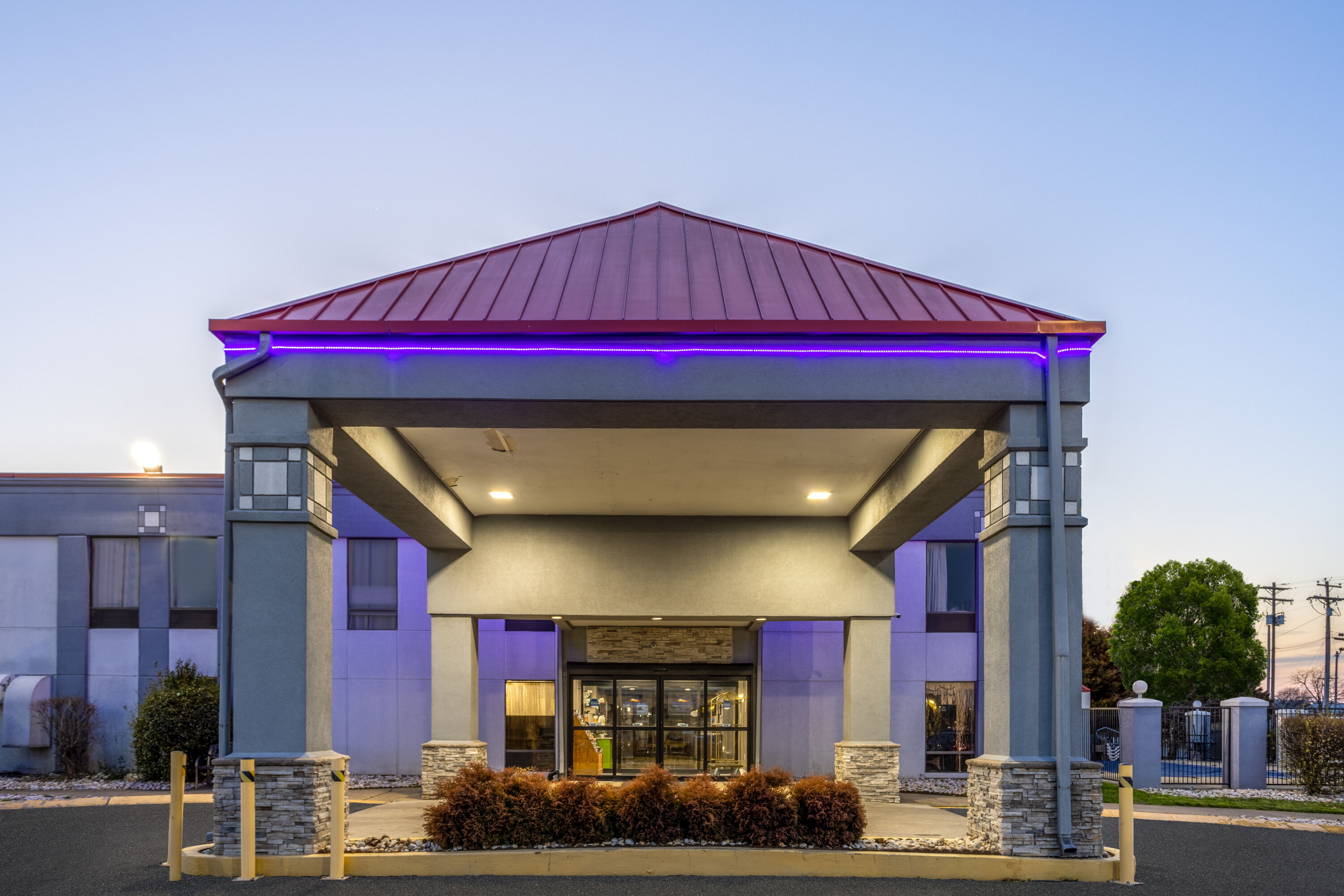 Exterior Dusk Image of Baymont by Wyndham La Vergne/Nashville I-24 East hotel in La Vergne, Tennessee