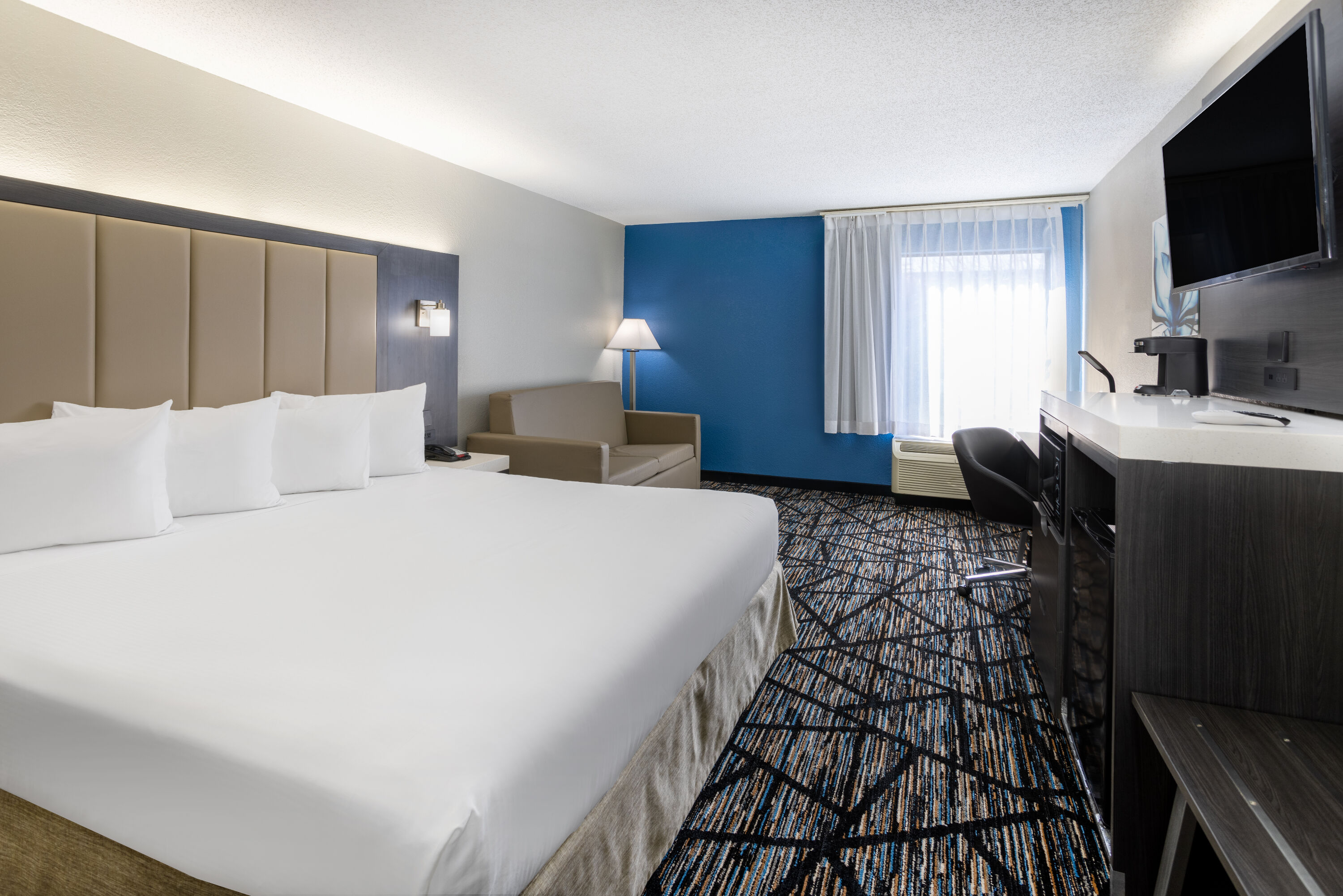 Guest room at the Baymont by Wyndham La Vergne/Nashville I-24 East in La Vergne, Tennessee
