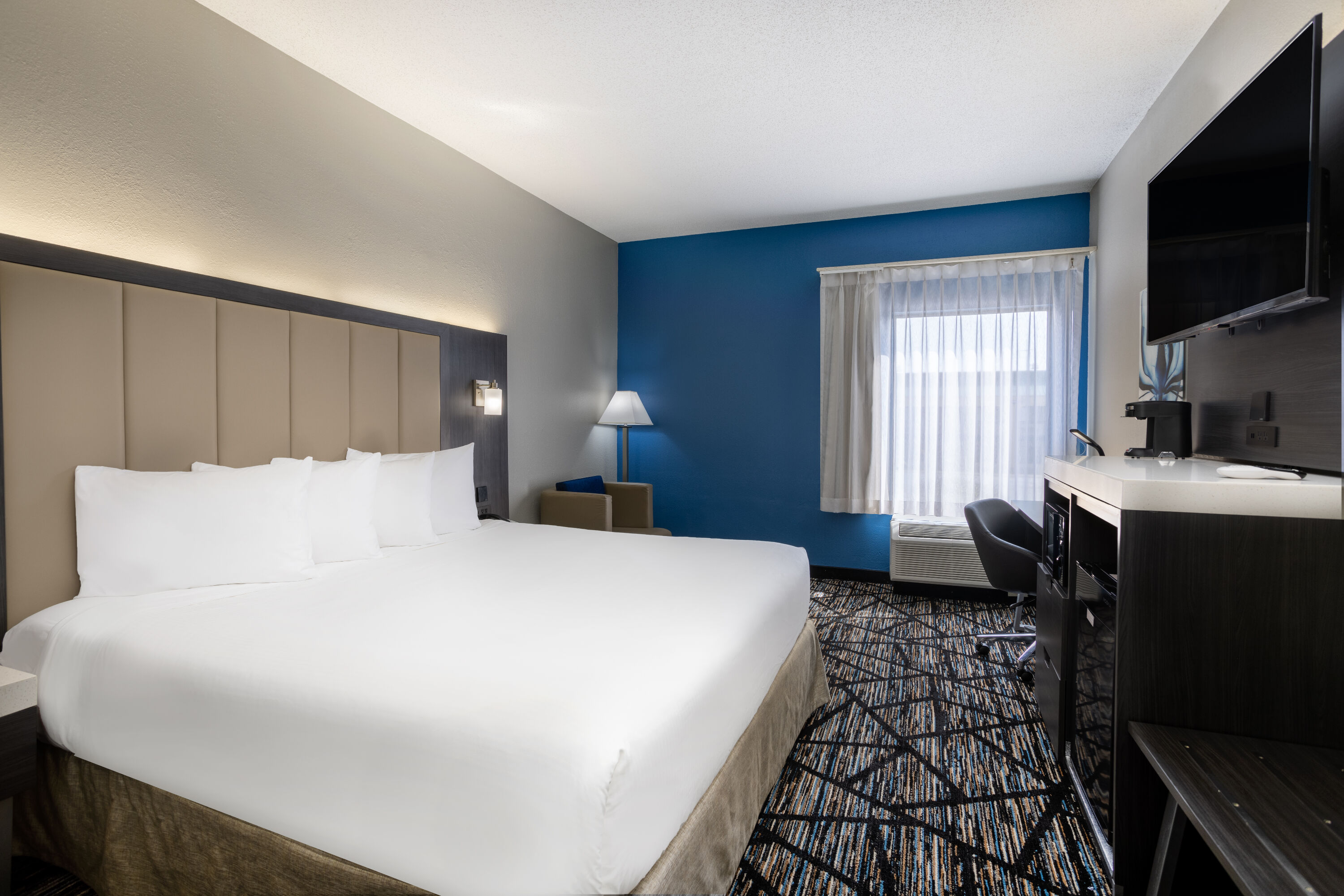 Guest room at the Baymont by Wyndham La Vergne/Nashville I-24 East in La Vergne, Tennessee