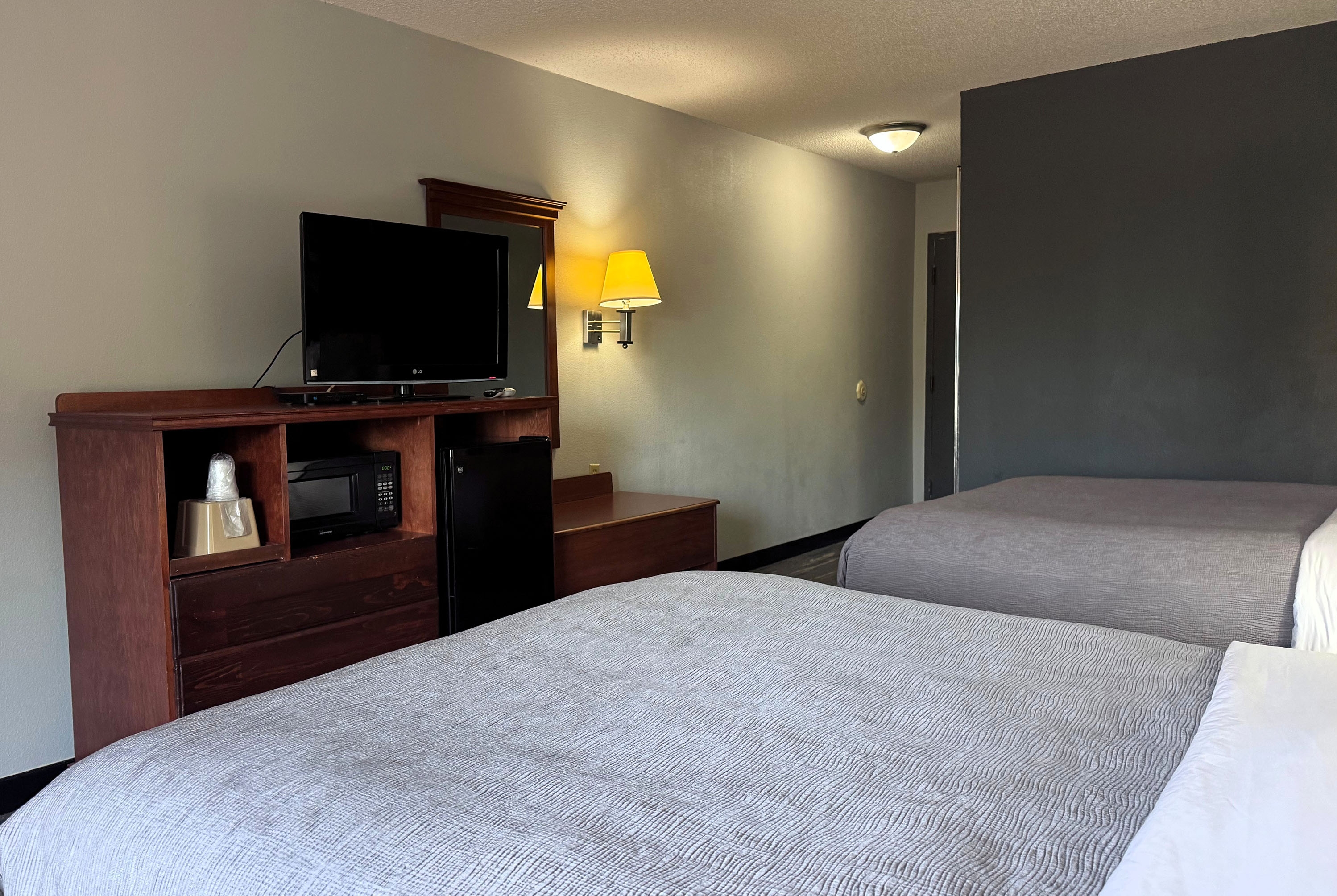 Guest room at the Baymont by Wyndham Memphis I-40 in Memphis, Tennessee