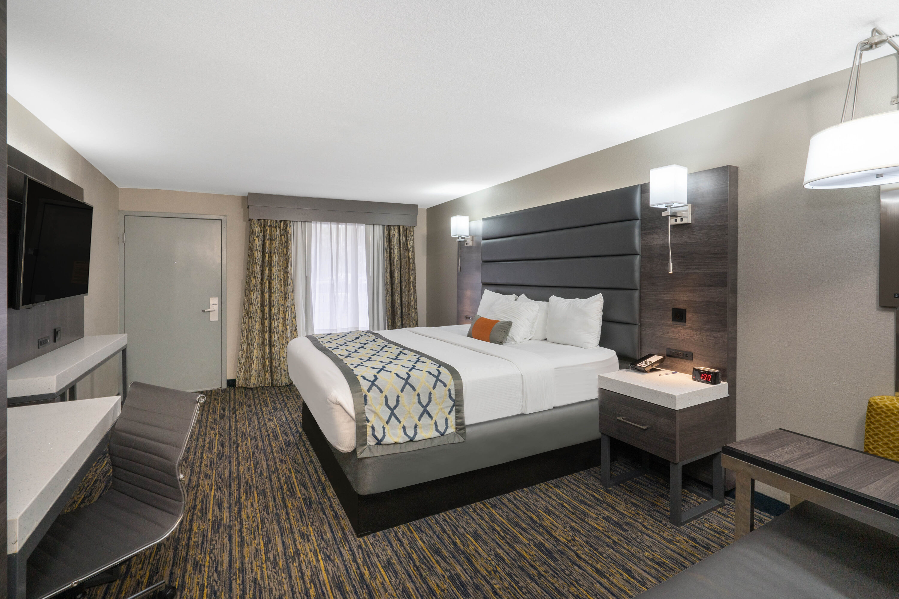 Guest room at the Baymont by Wyndham Murfreesboro in Murfreesboro, Tennessee
