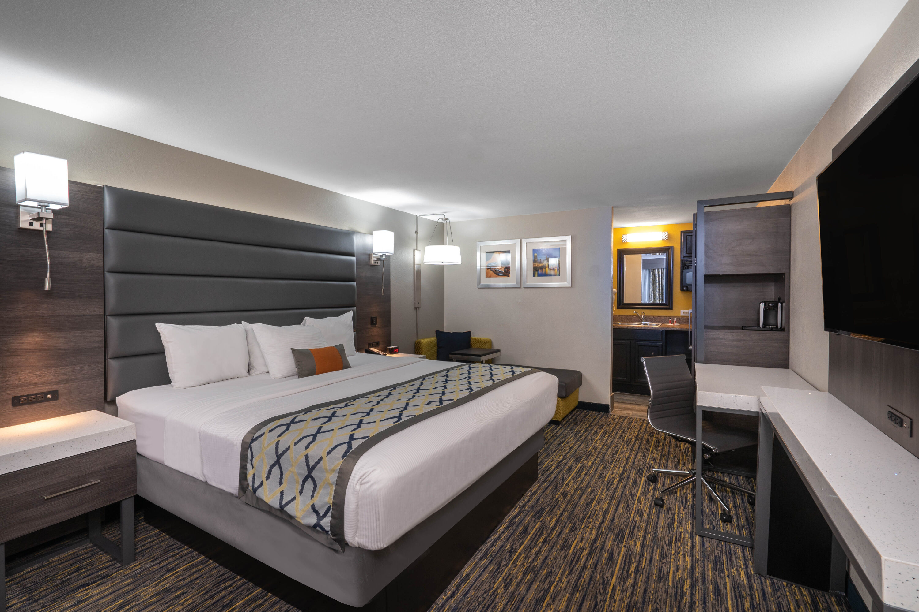 Guest room at the Baymont by Wyndham Murfreesboro in Murfreesboro, Tennessee