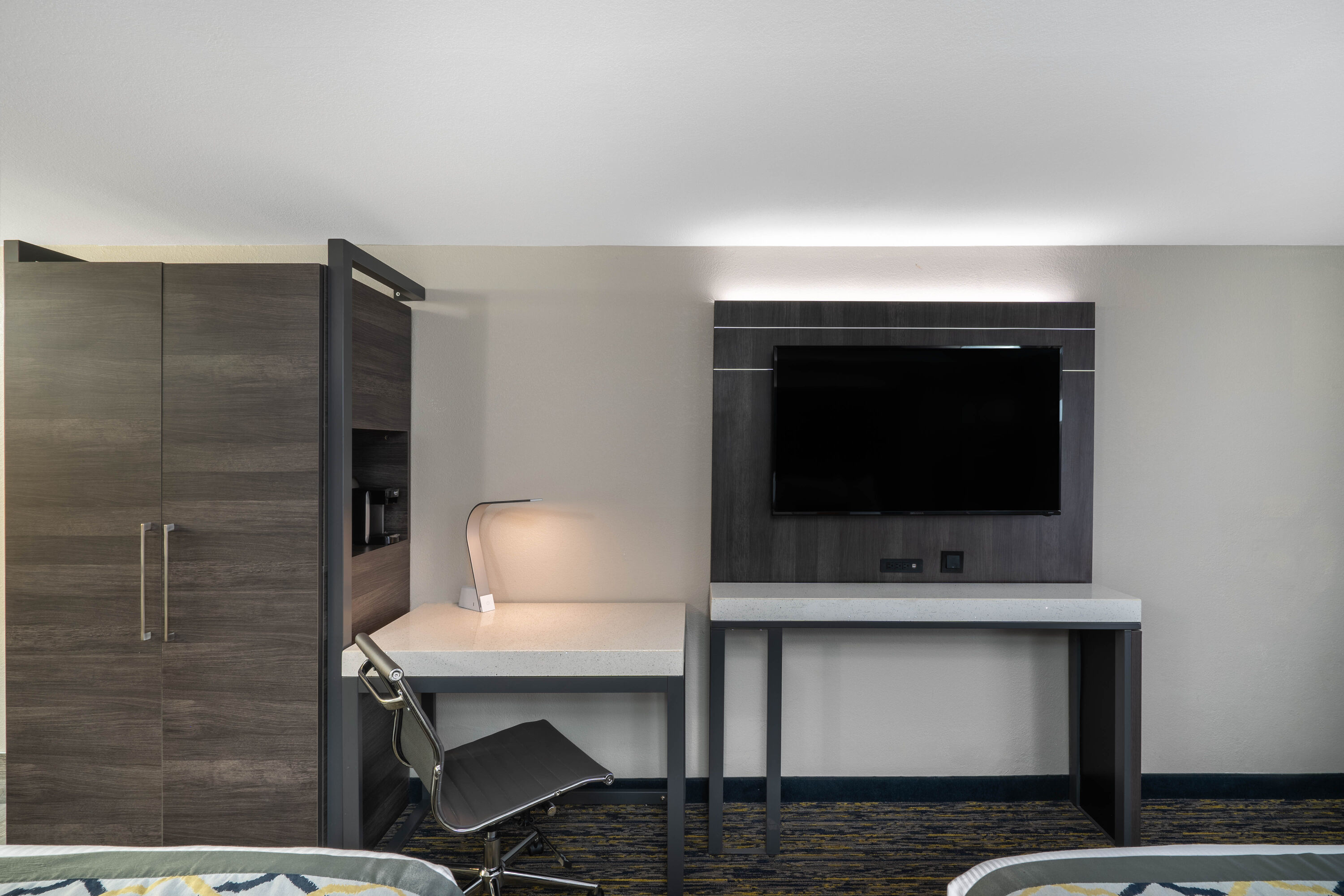 Guest room feature at the Baymont by Wyndham Murfreesboro in Murfreesboro, Tennessee