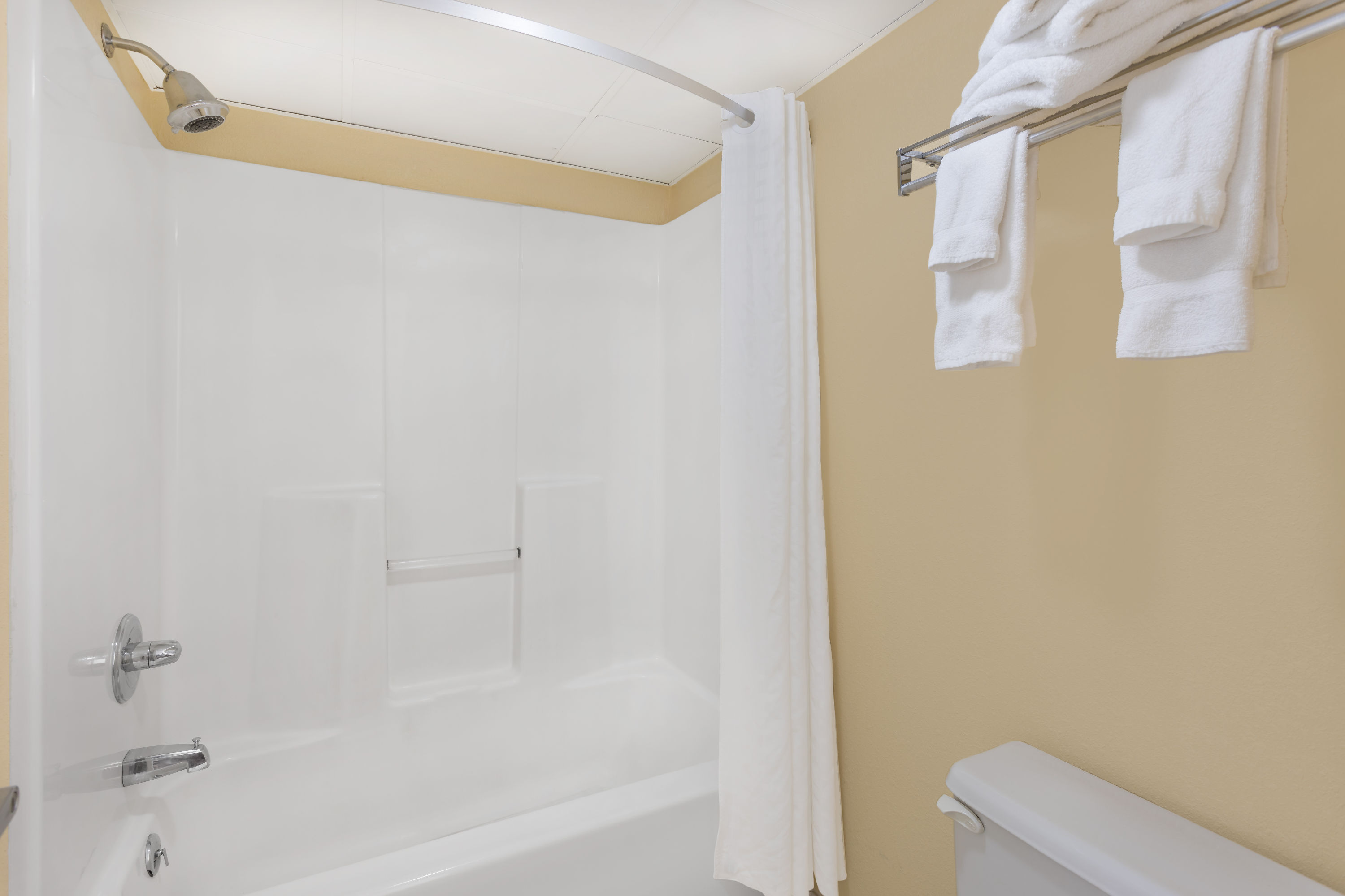 Guest room bath at the Baymont by Wyndham Sevierville Pigeon Forge in Sevierville, Tennessee