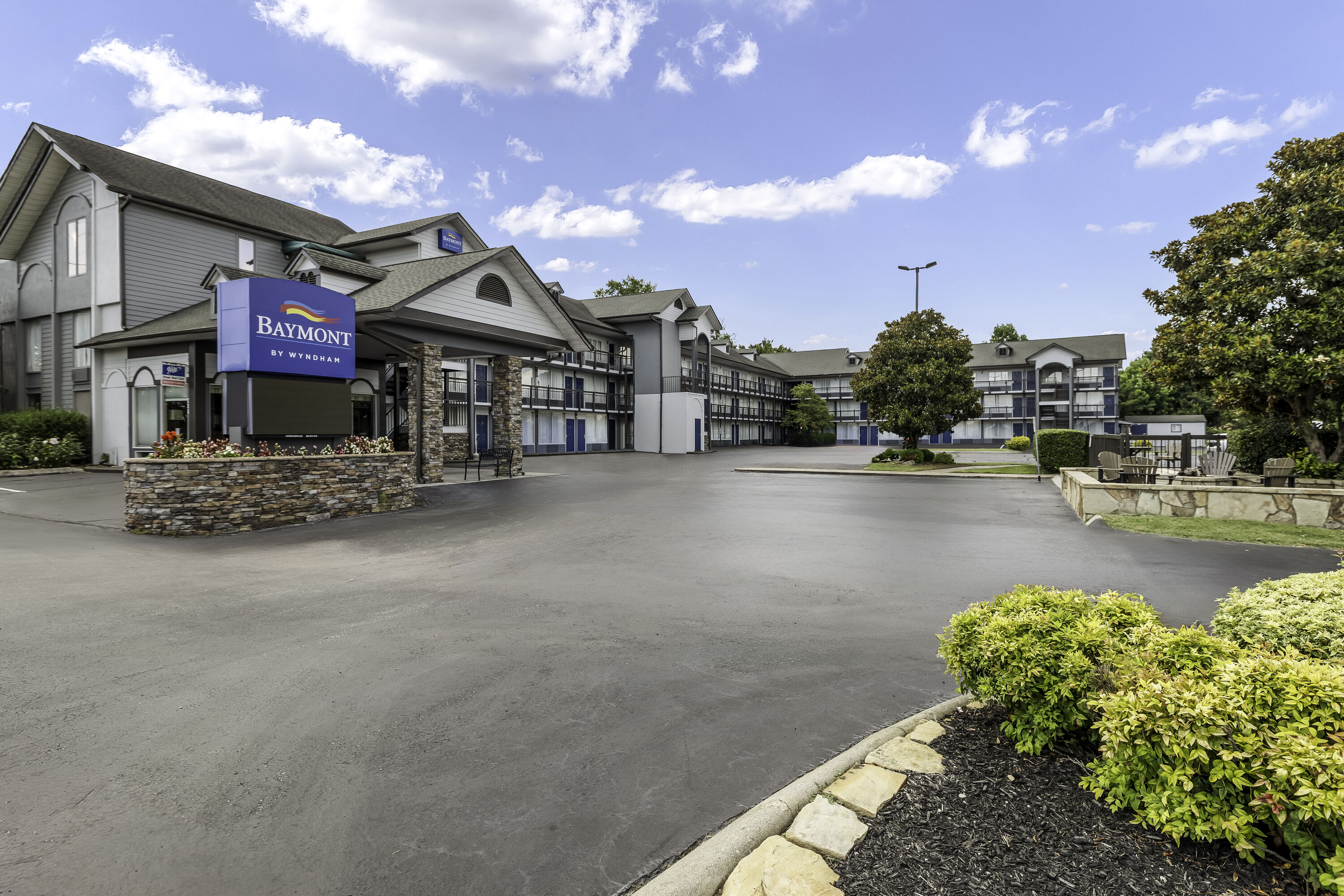 Exterior Day Image of Baymont by Wyndham Sevierville Pigeon Forge hotel in Sevierville, Tennessee