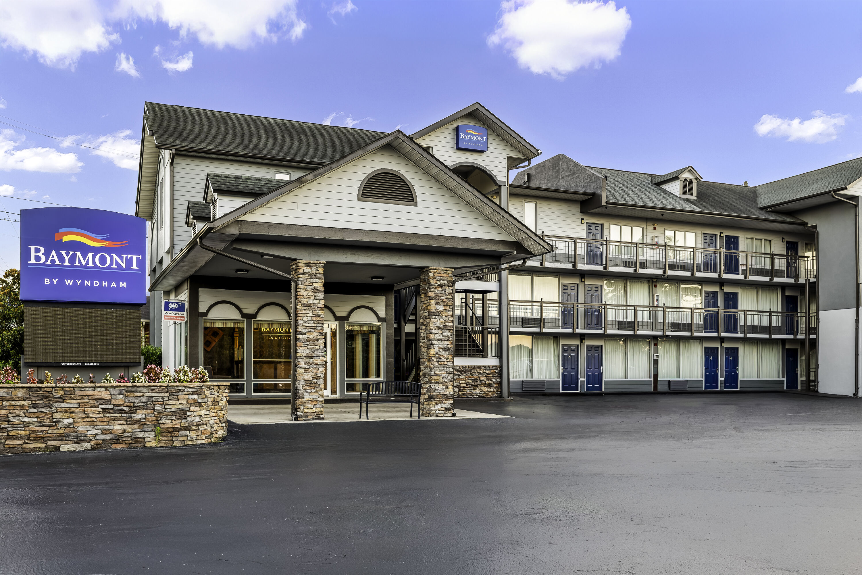 Exterior Day Image of Baymont by Wyndham Sevierville Pigeon Forge hotel in Sevierville, Tennessee
