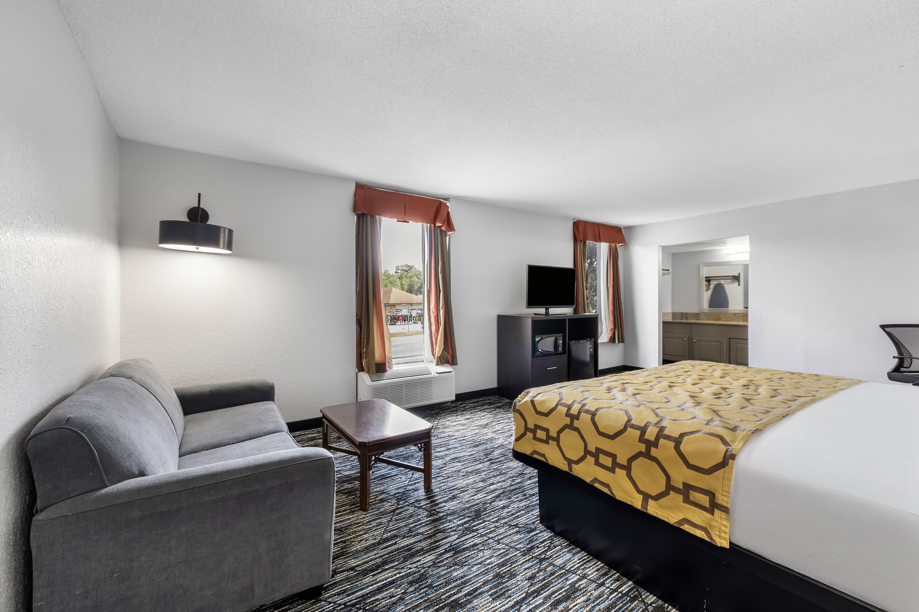 King bed guest room at the Baymont by Wyndham Sevierville Pigeon Forge in Sevierville, Tennessee