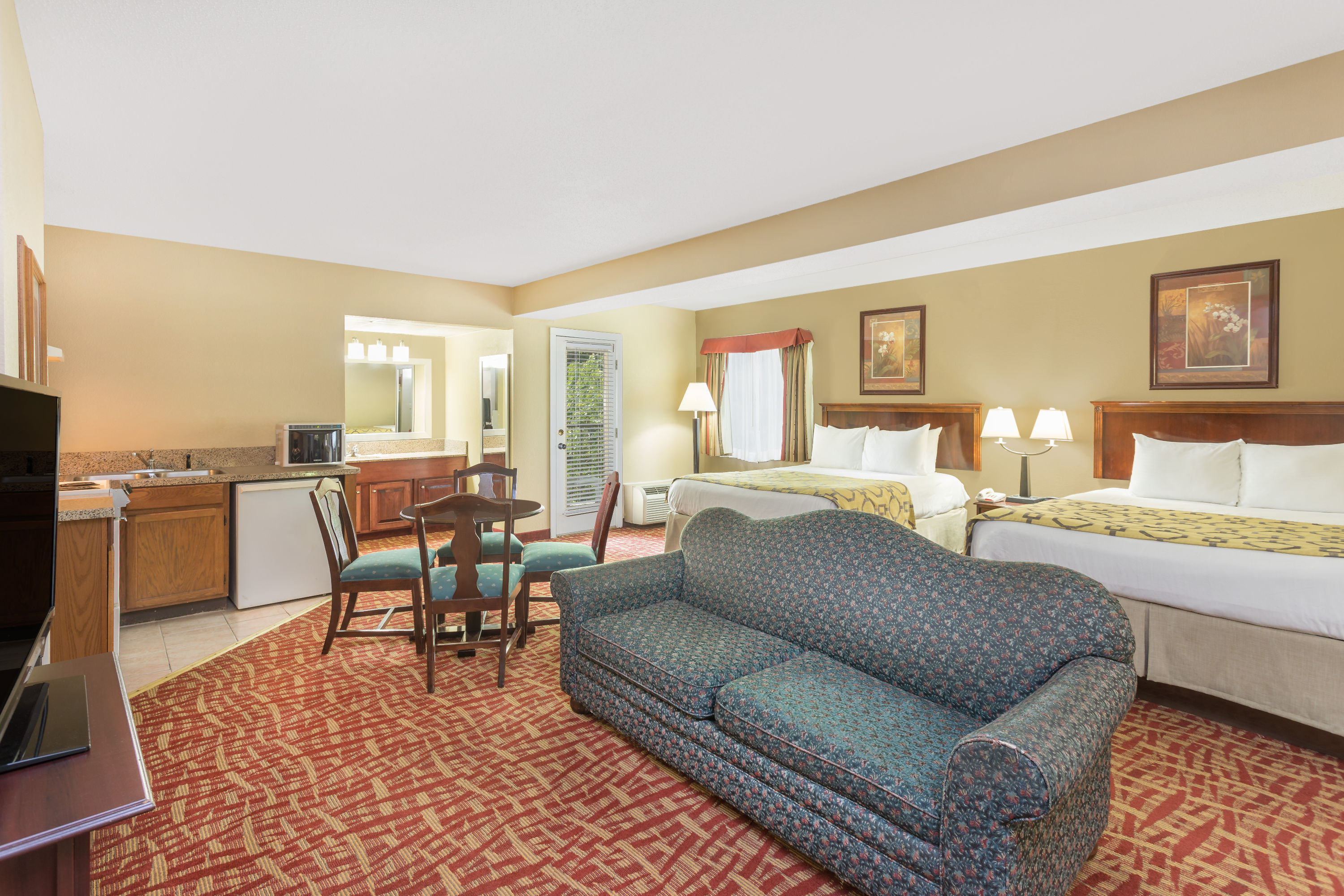 Baymont by Wyndham Sevierville Pigeon Forge suite in Sevierville, Tennessee