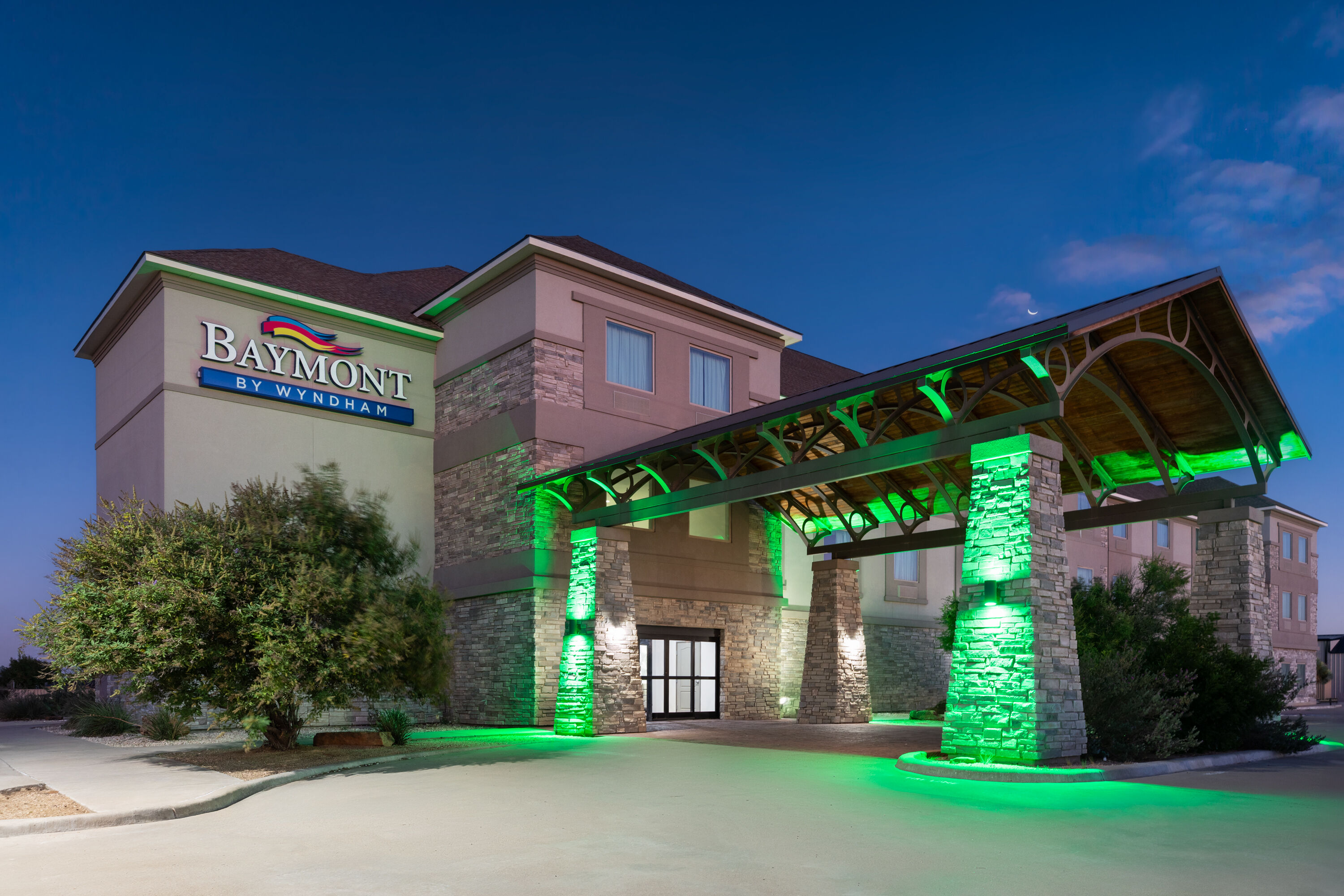 Exterior Dusk Image of Baymont by Wyndham Andrews TX hotel in Andrews, Texas