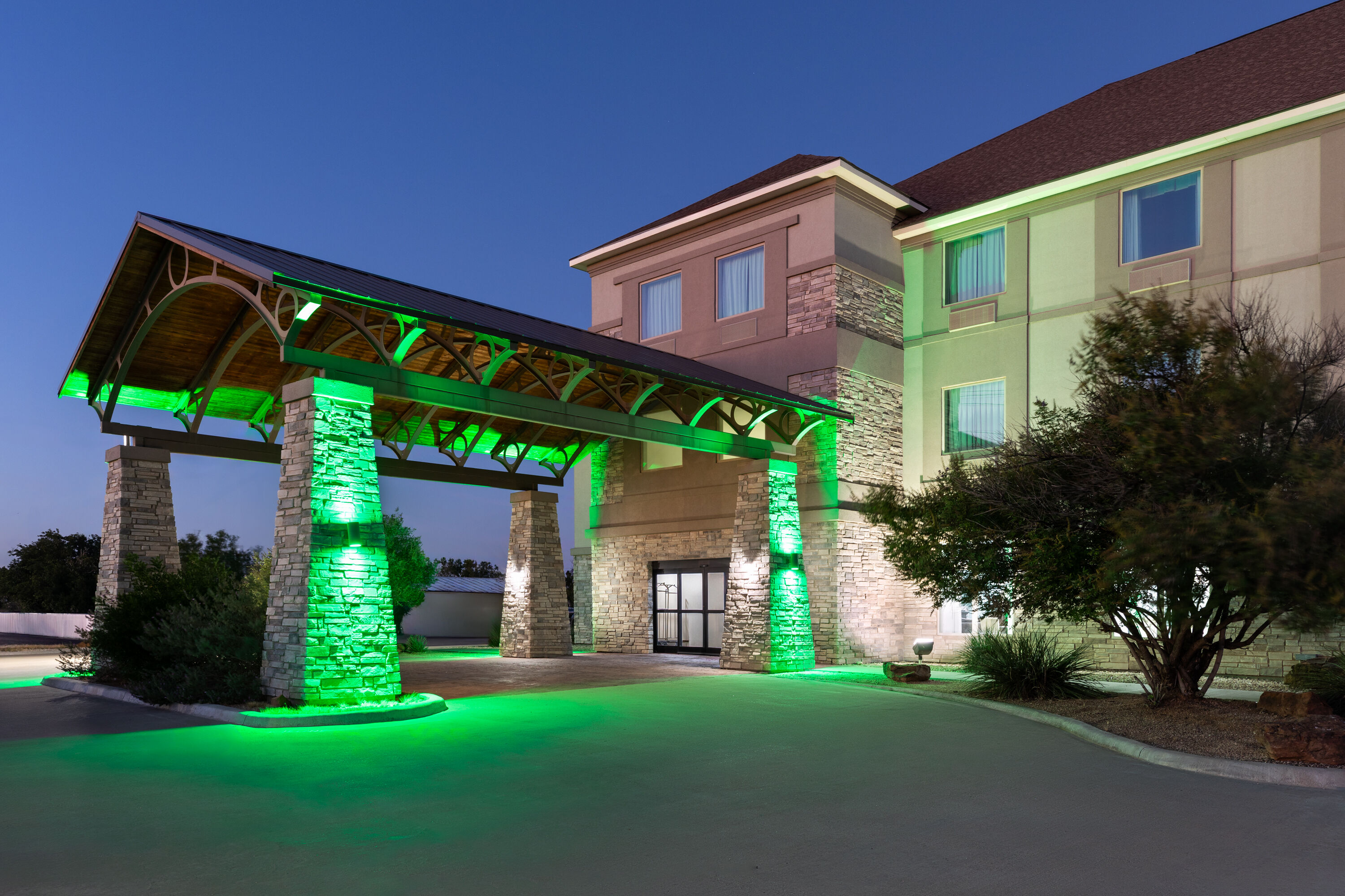 Exterior Dusk Image of Baymont by Wyndham Andrews TX hotel in Andrews, Texas