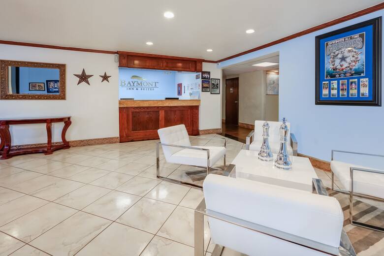 Baymont Inn & Suites Arlington At Six Flags Dr hotel lobby in Arlington, Texas