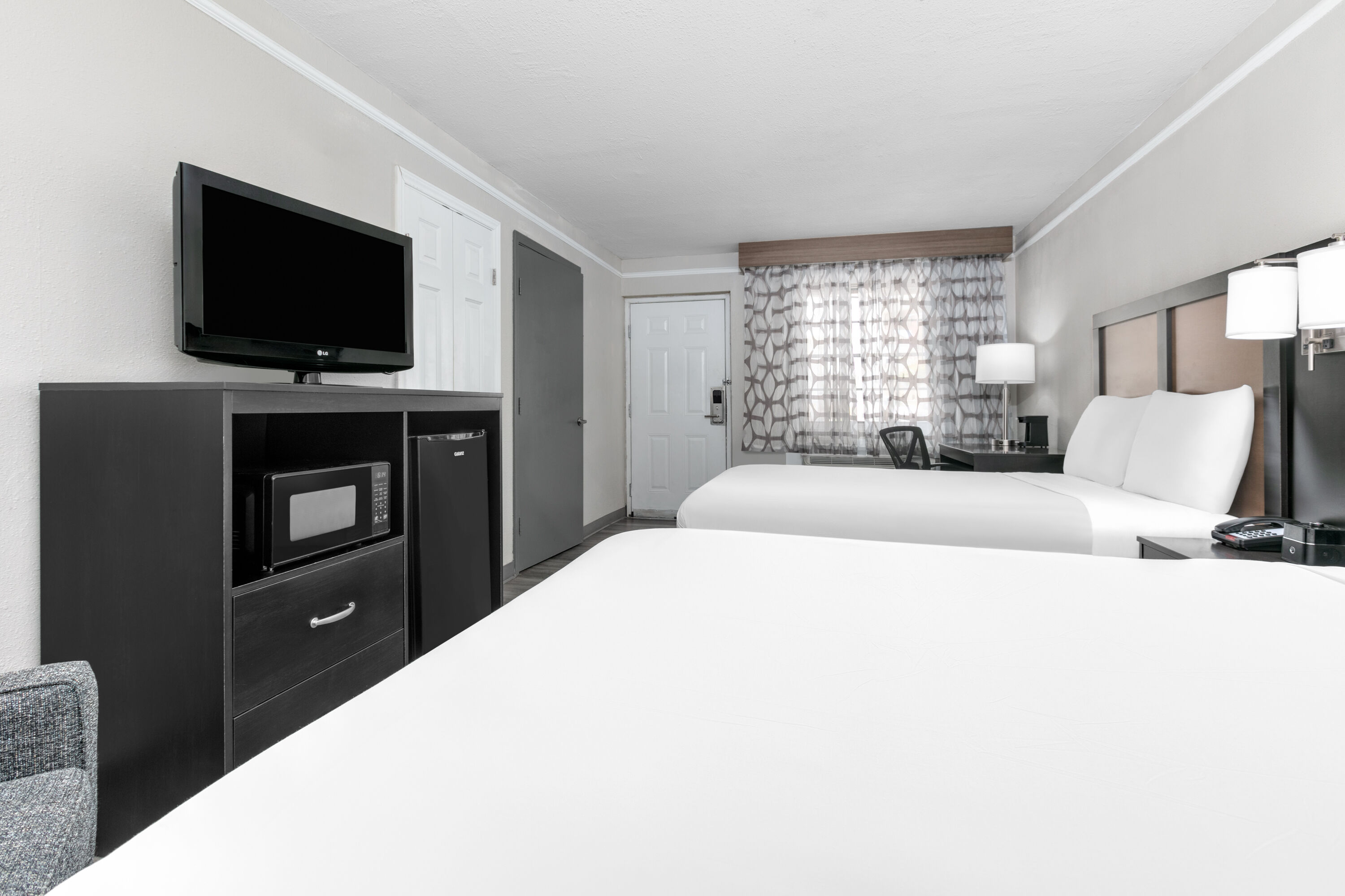 Guest room at the Baymont by Wyndham Austin University Area in Austin, Texas