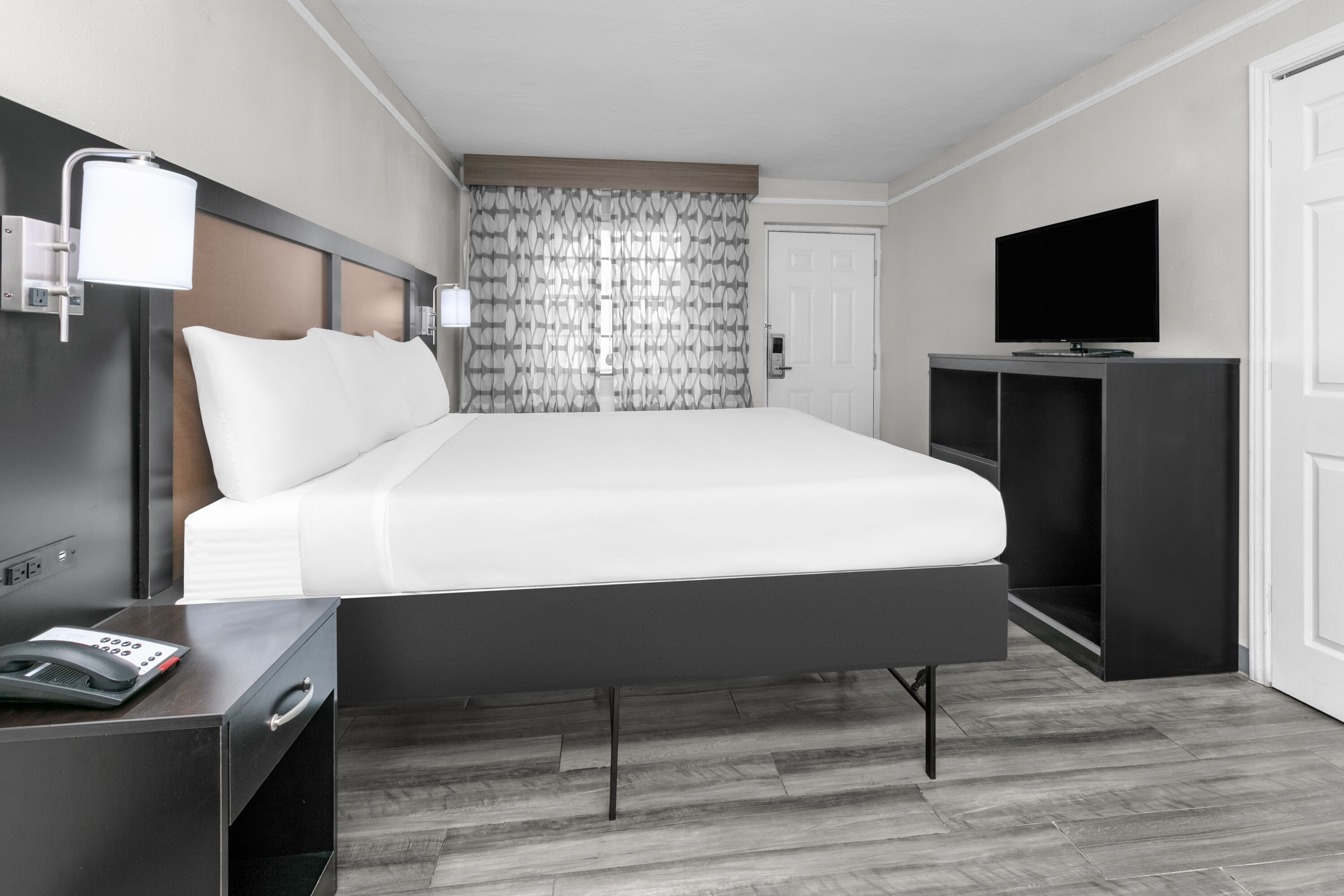 Guest room at the Baymont by Wyndham Austin University Area in Austin, Texas