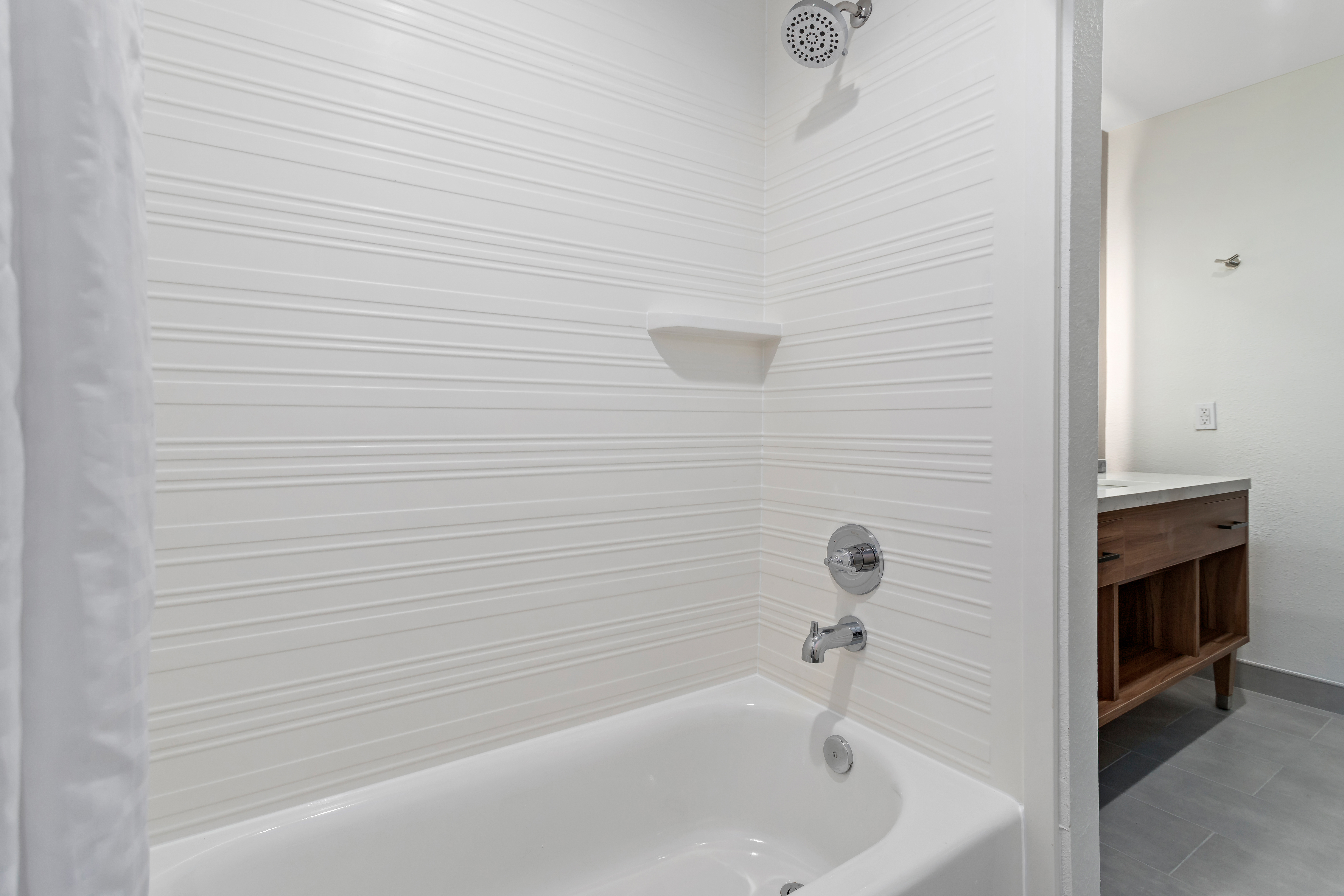 Guest room bath at the Baymont by Wyndham Beaumont in Beaumont, Texas