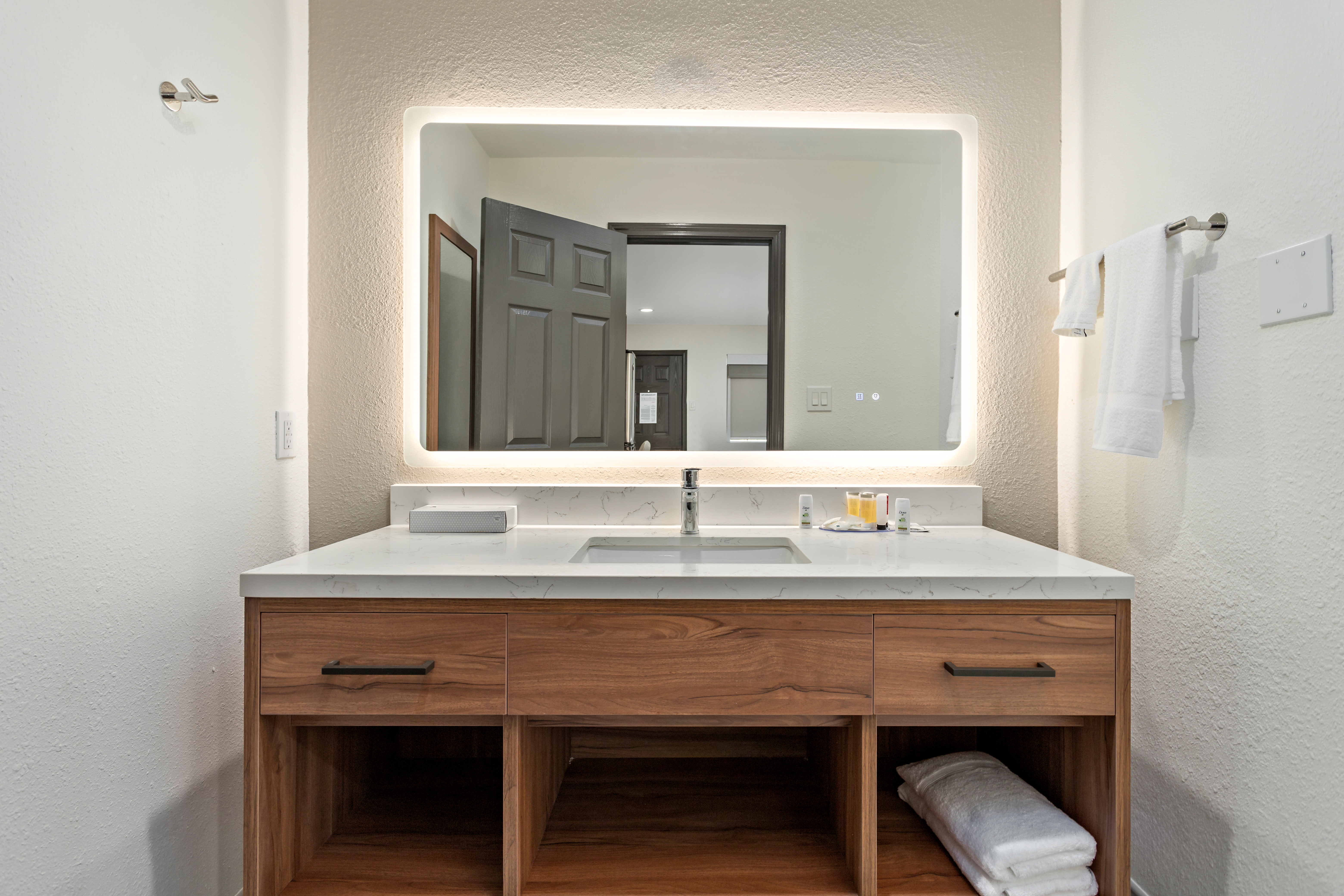 Guest room bath at the Baymont by Wyndham Beaumont in Beaumont, Texas