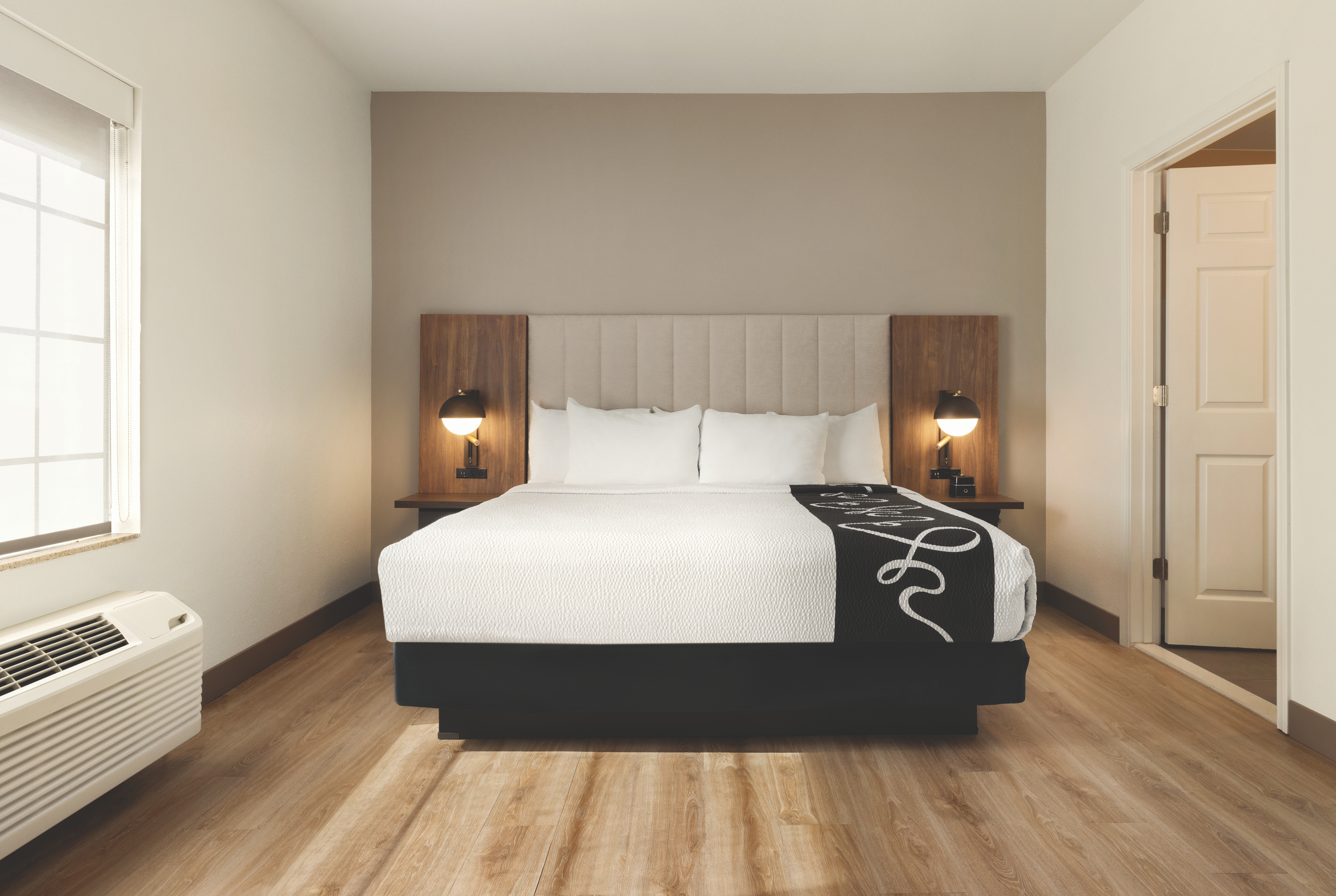 King bed guest room at the Baymont by Wyndham Beaumont in Beaumont, Texas