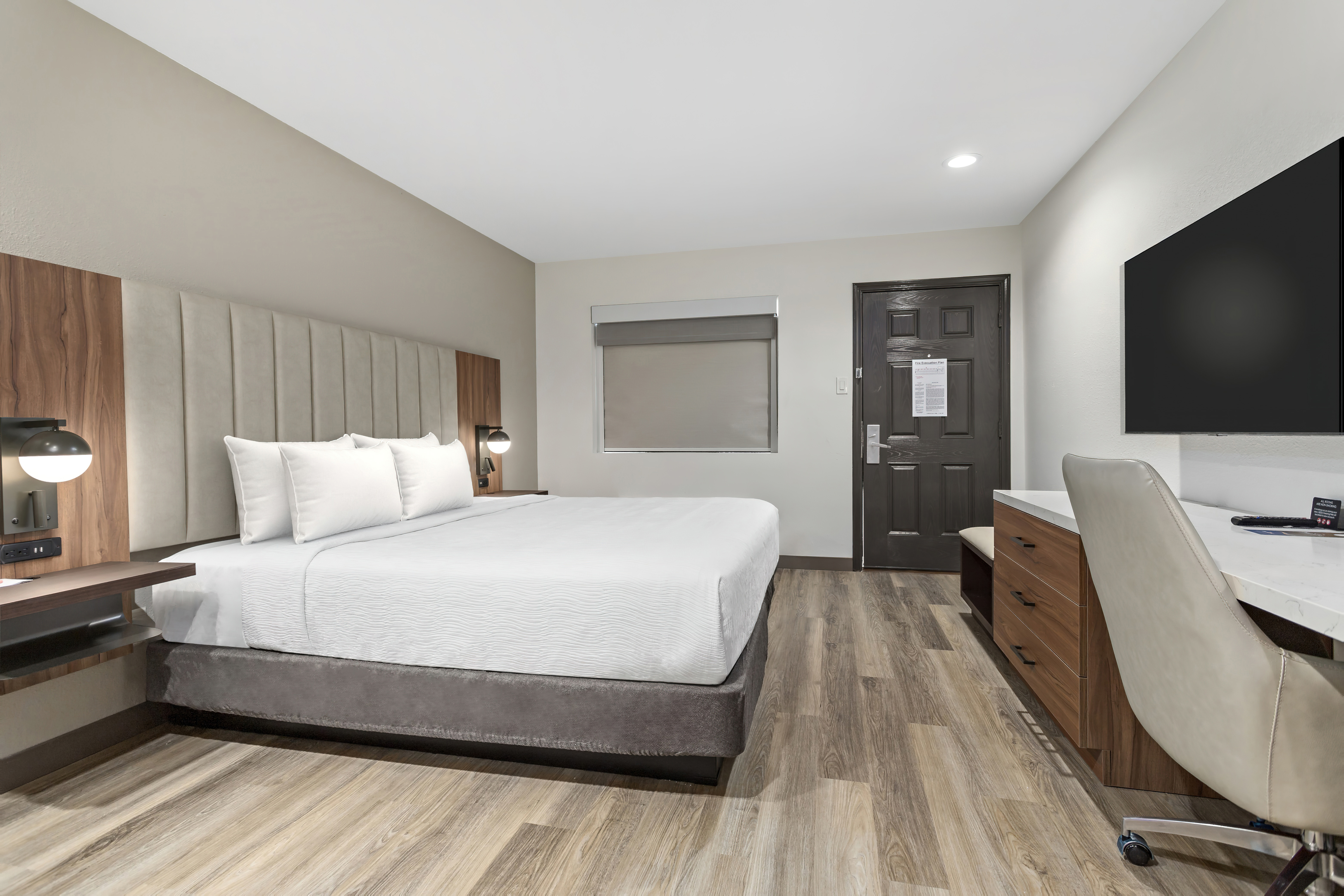 Guest room at the Baymont by Wyndham Beaumont in Beaumont, Texas