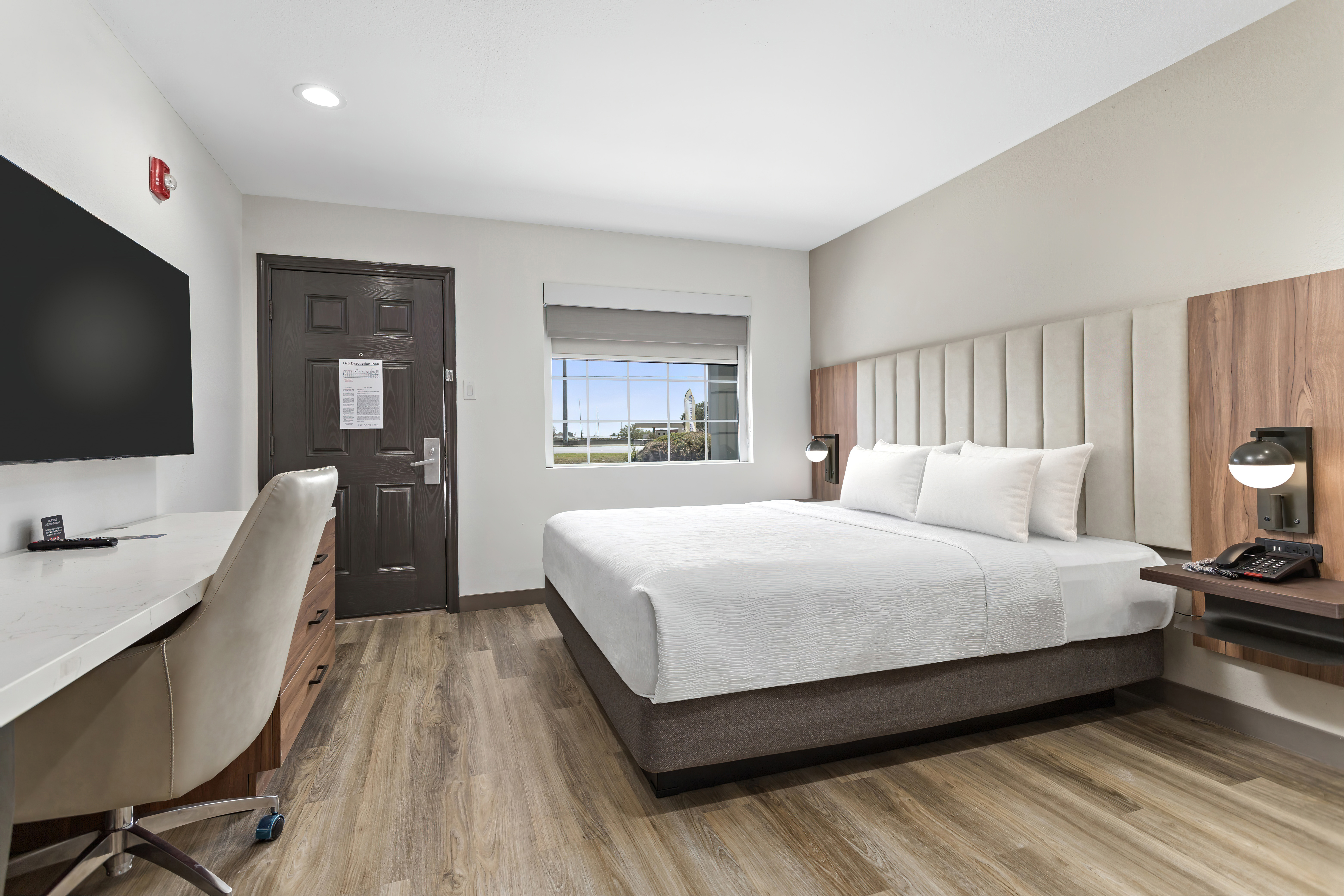 Guest room at the Baymont by Wyndham Beaumont in Beaumont, Texas