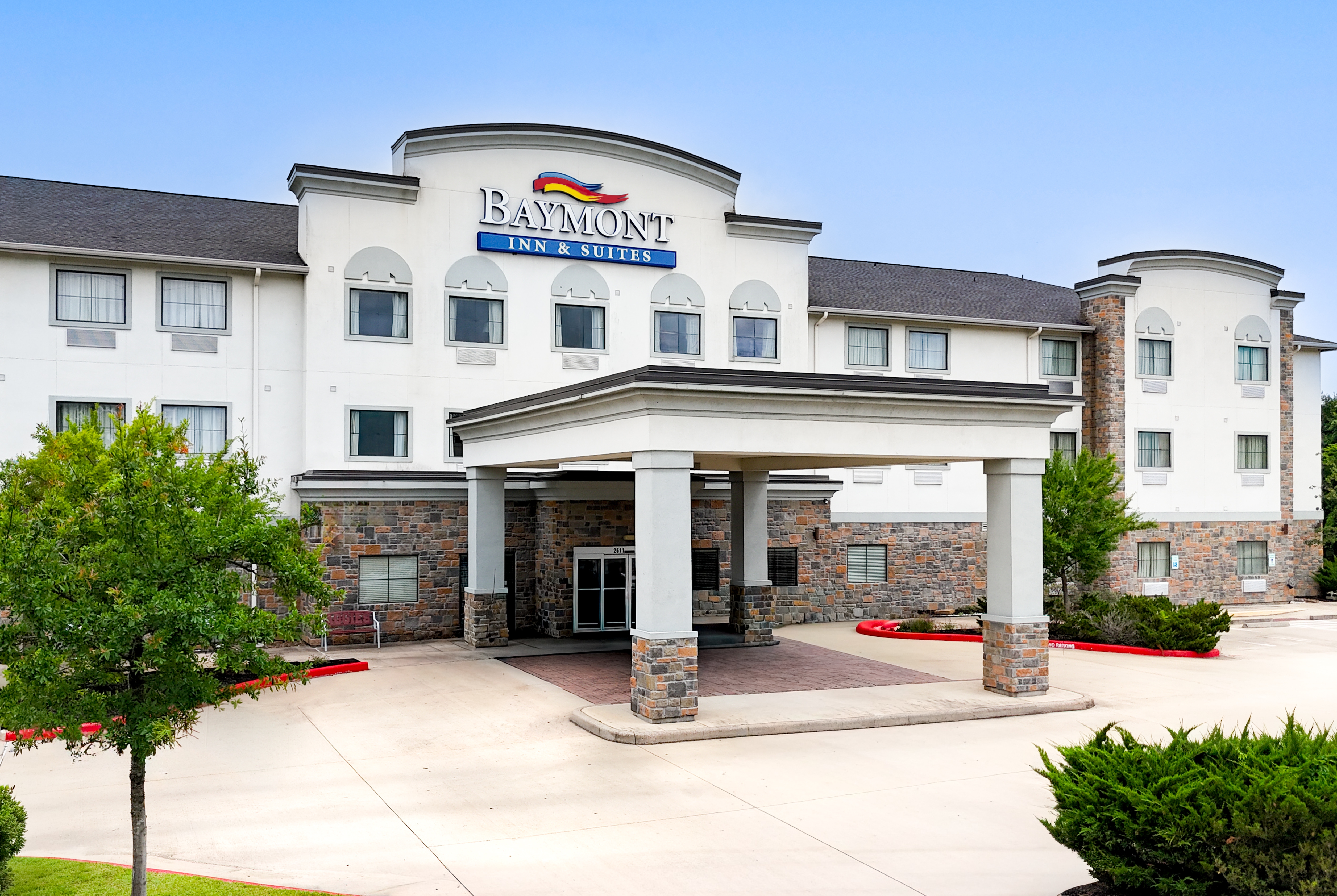 Front Exterior Image of Baymont by Wyndham College Station hotel in College Station, Texas