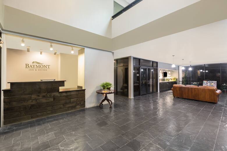 Baymont By Wyndham Columbus Hotels Tx 78934 9206 Baymont By Wyndham Columbus Hotel Lobby In Texas