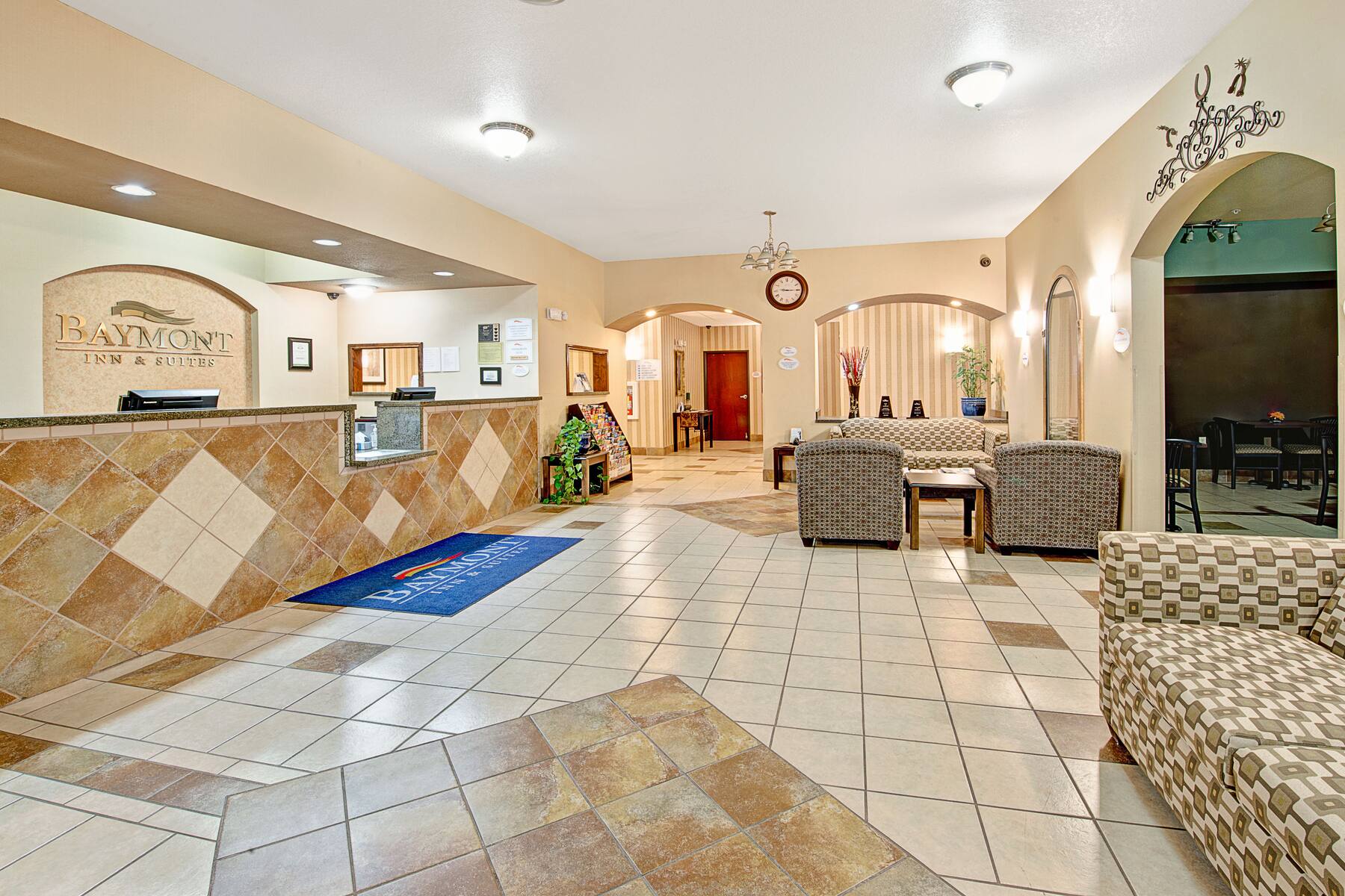 Baymont Inn & Suites Decatur hotel lobby in Decatur, Texas Baymont Inn & Suites Decatur hotel lobby in Decatur, Texas