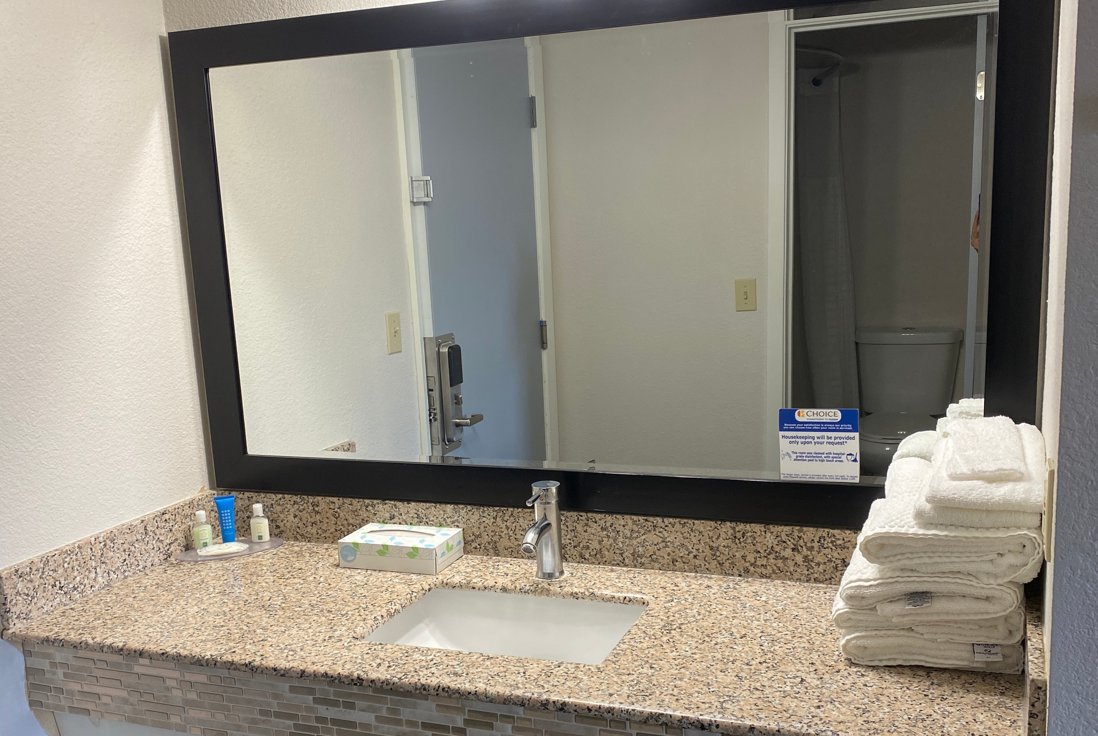 Guest room bath at the Baymont by Wyndham Del Rio in Del Rio, Texas