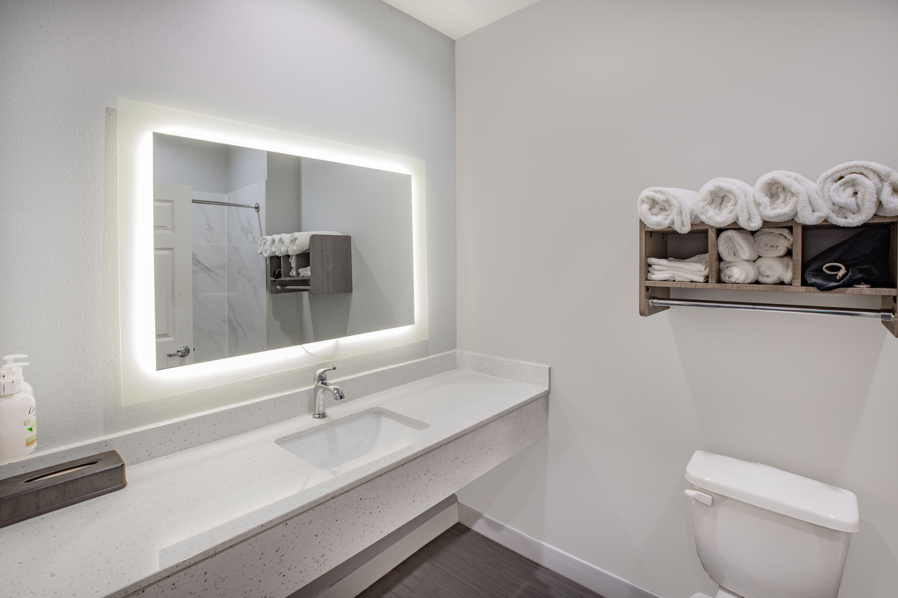 Guest room bath at the Baymont by Wyndham Freeport Texas in Freeport, Texas