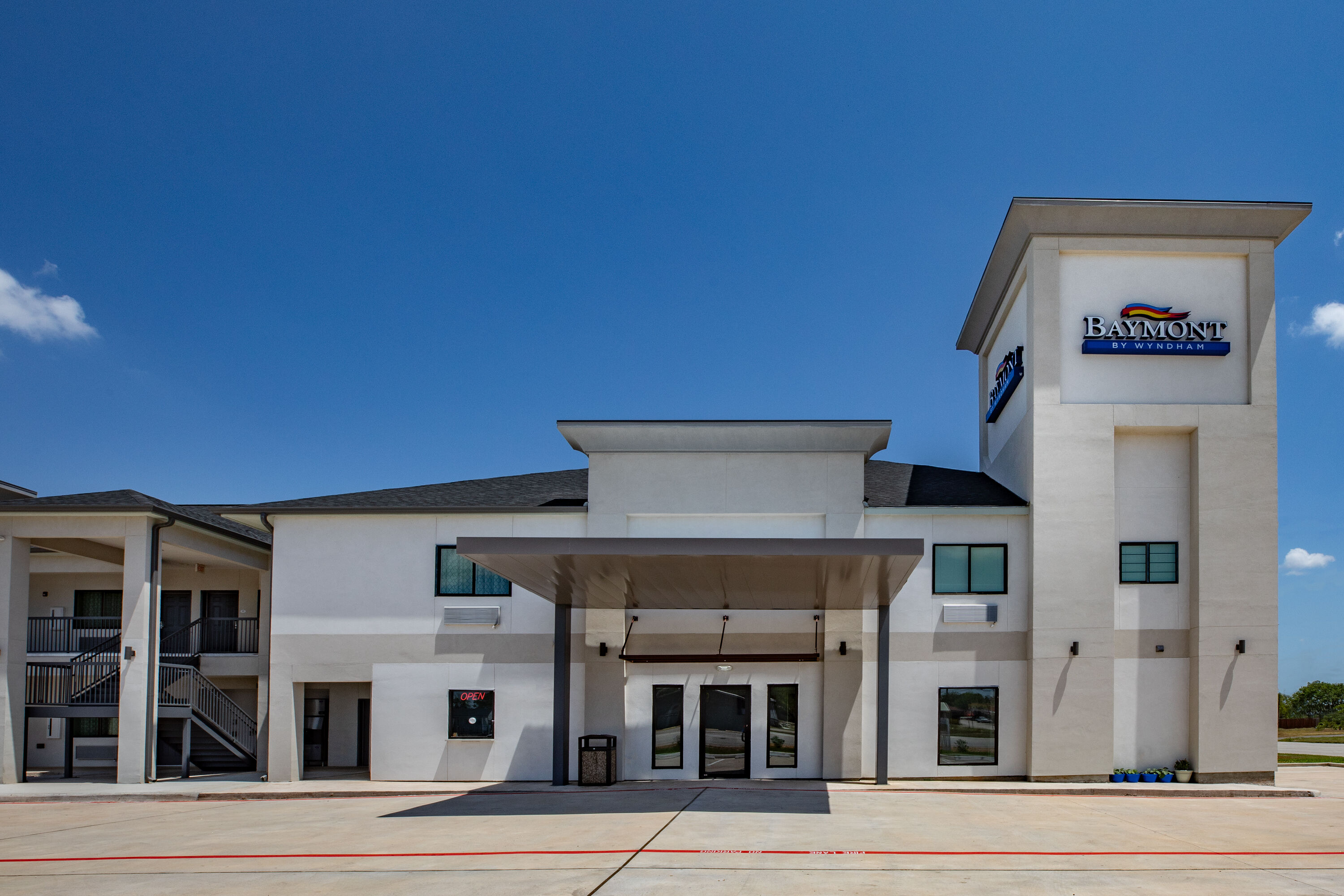 Exterior Day Image of Baymont by Wyndham Freeport Texas hotel in Freeport, Texas