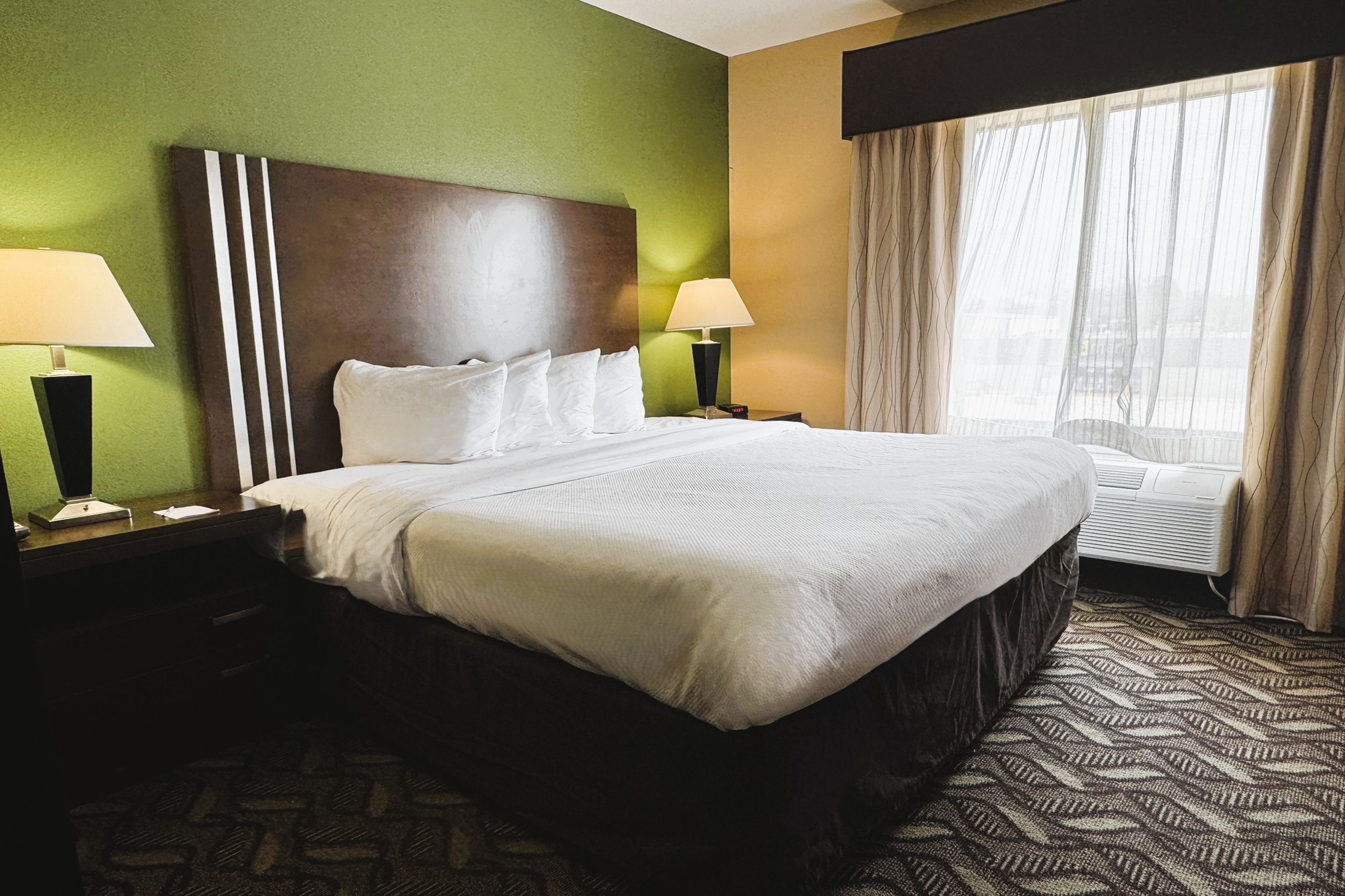 Guest room at the Baymont by Wyndham Jewett in Jewett, Texas