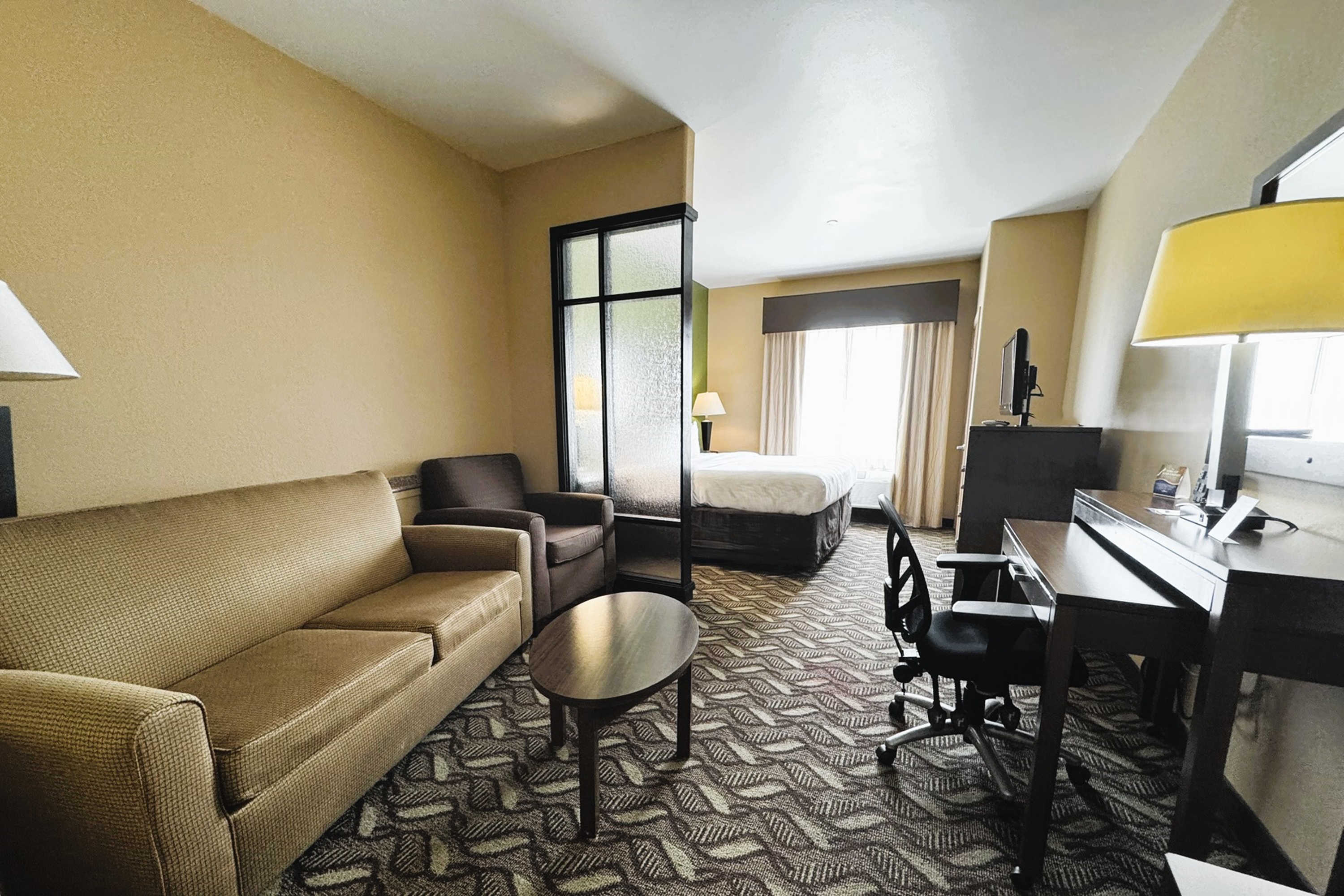 Guest room at the Baymont by Wyndham Jewett in Jewett, Texas