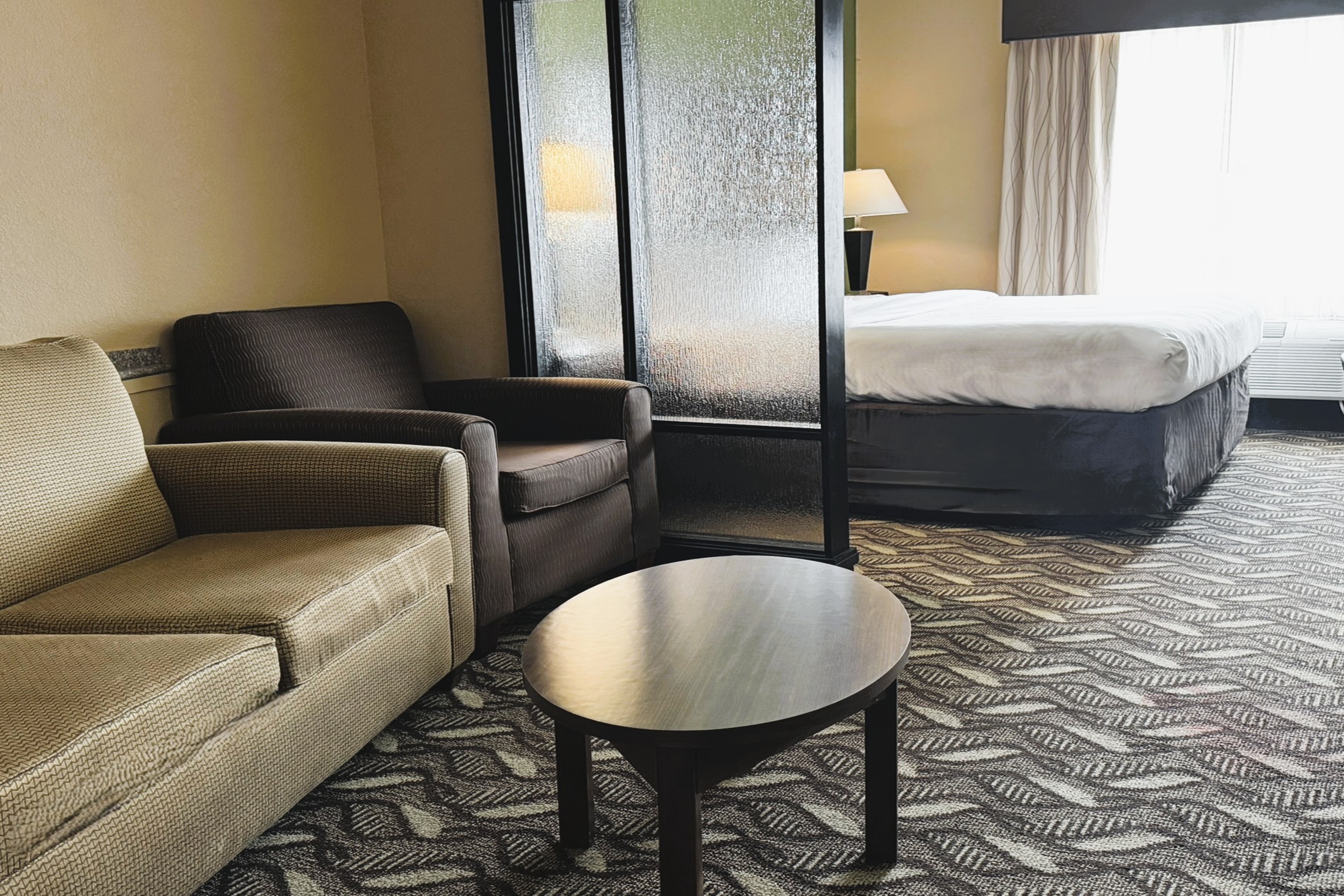 Guest room at the Baymont by Wyndham Jewett in Jewett, Texas