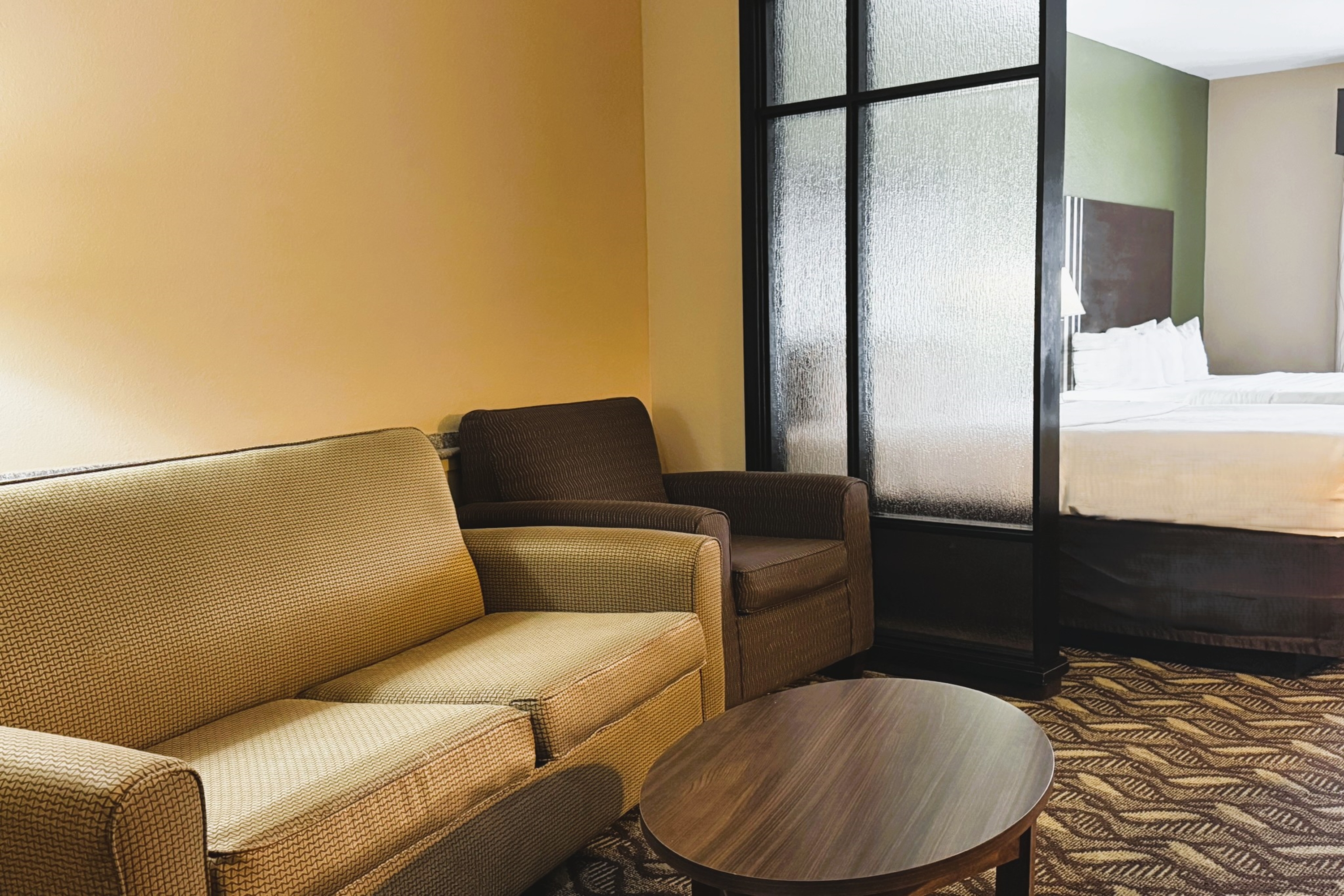 Guest room at the Baymont by Wyndham Jewett in Jewett, Texas