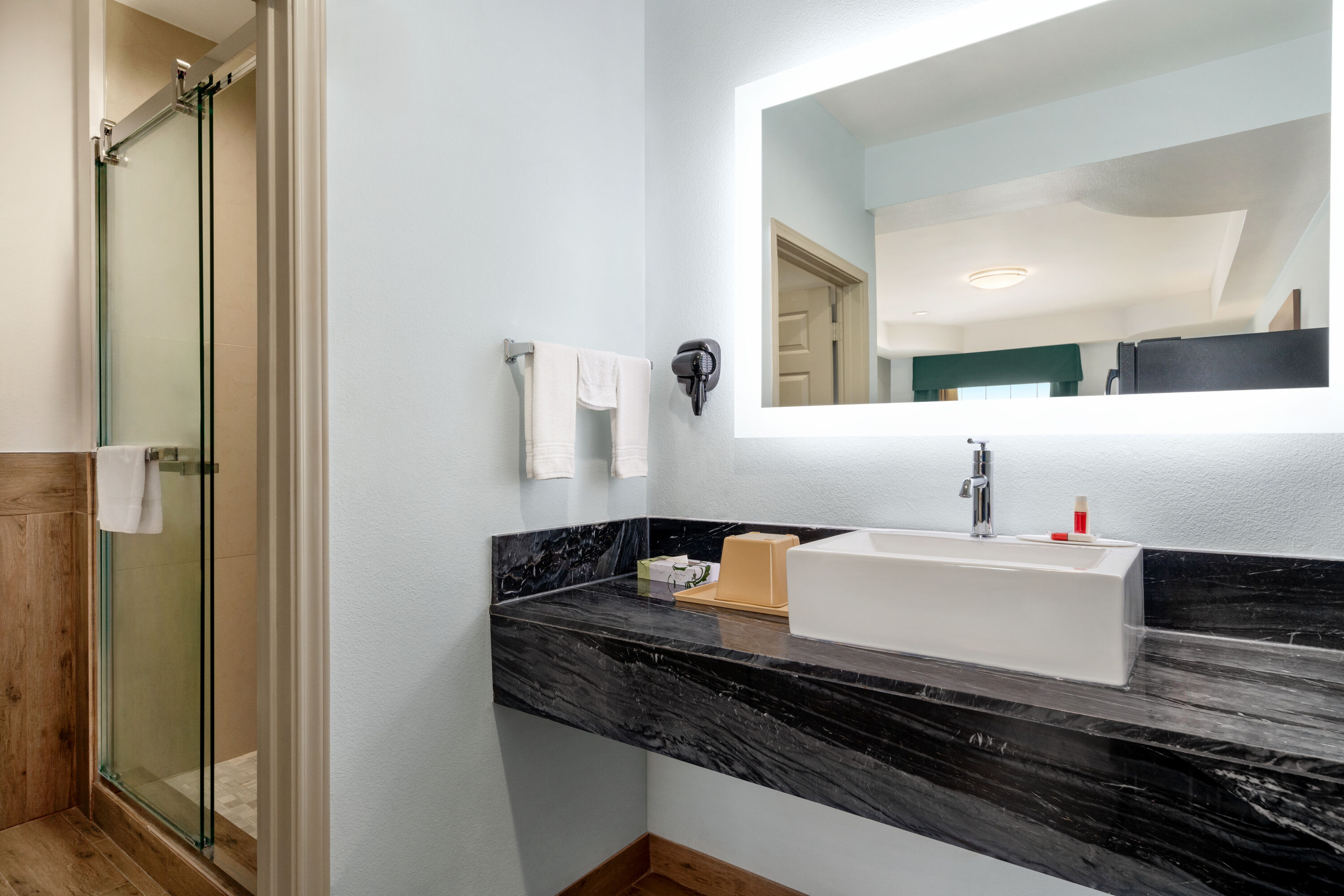 Guest room bath at the Baymont by Wyndham Kingwood in Kingwood, Texas