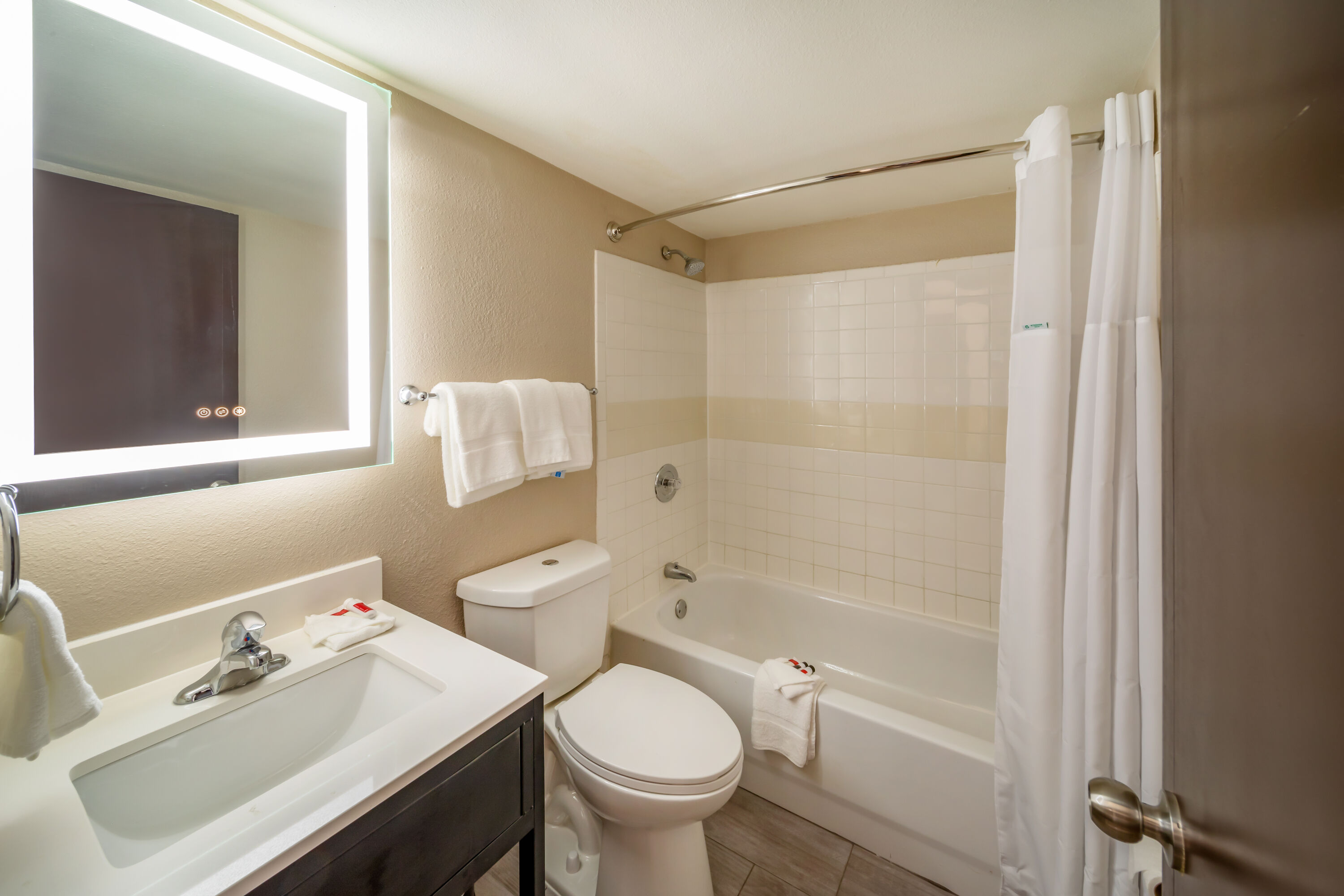 Guest room bath at the Baymont by Wyndham Laredo in Laredo, Texas