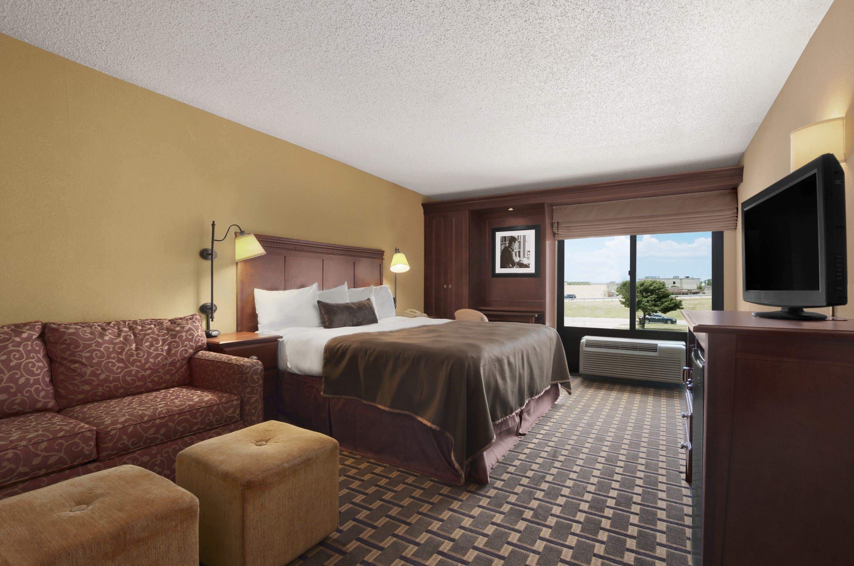 Guest room at the Baymont by Wyndham Lewisville in Lewisville, Texas