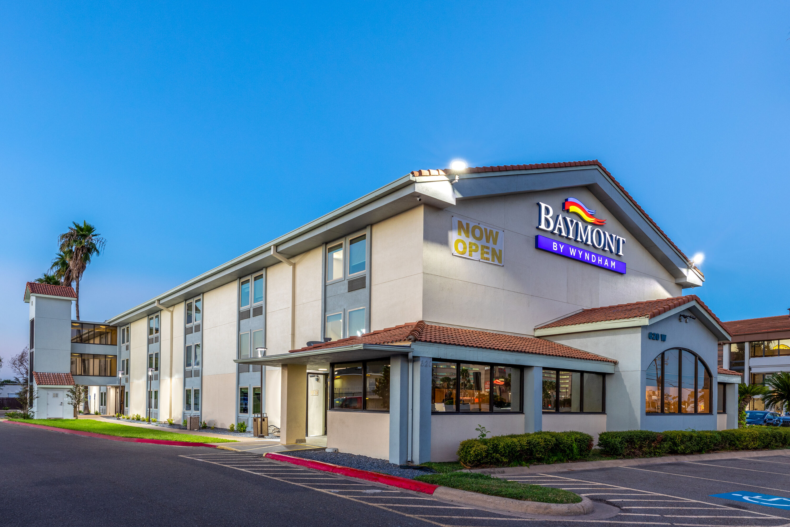 Exterior Night Image of Baymont by Wyndham McAllen/Pharr hotel in McAllen, Texas