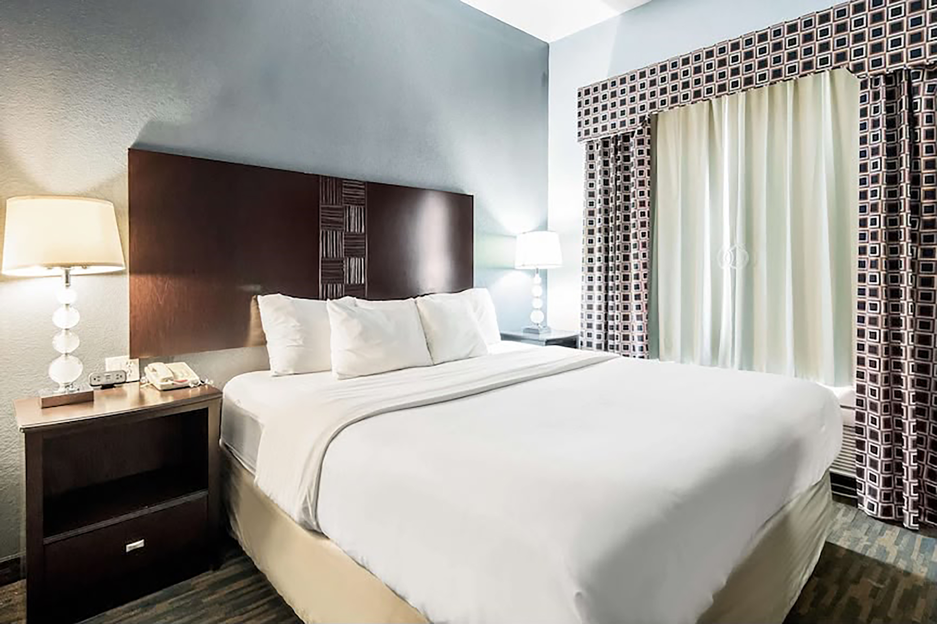 Guest room at the Baymont by Wyndham Mineral Wells in Mineral Wells, Texas