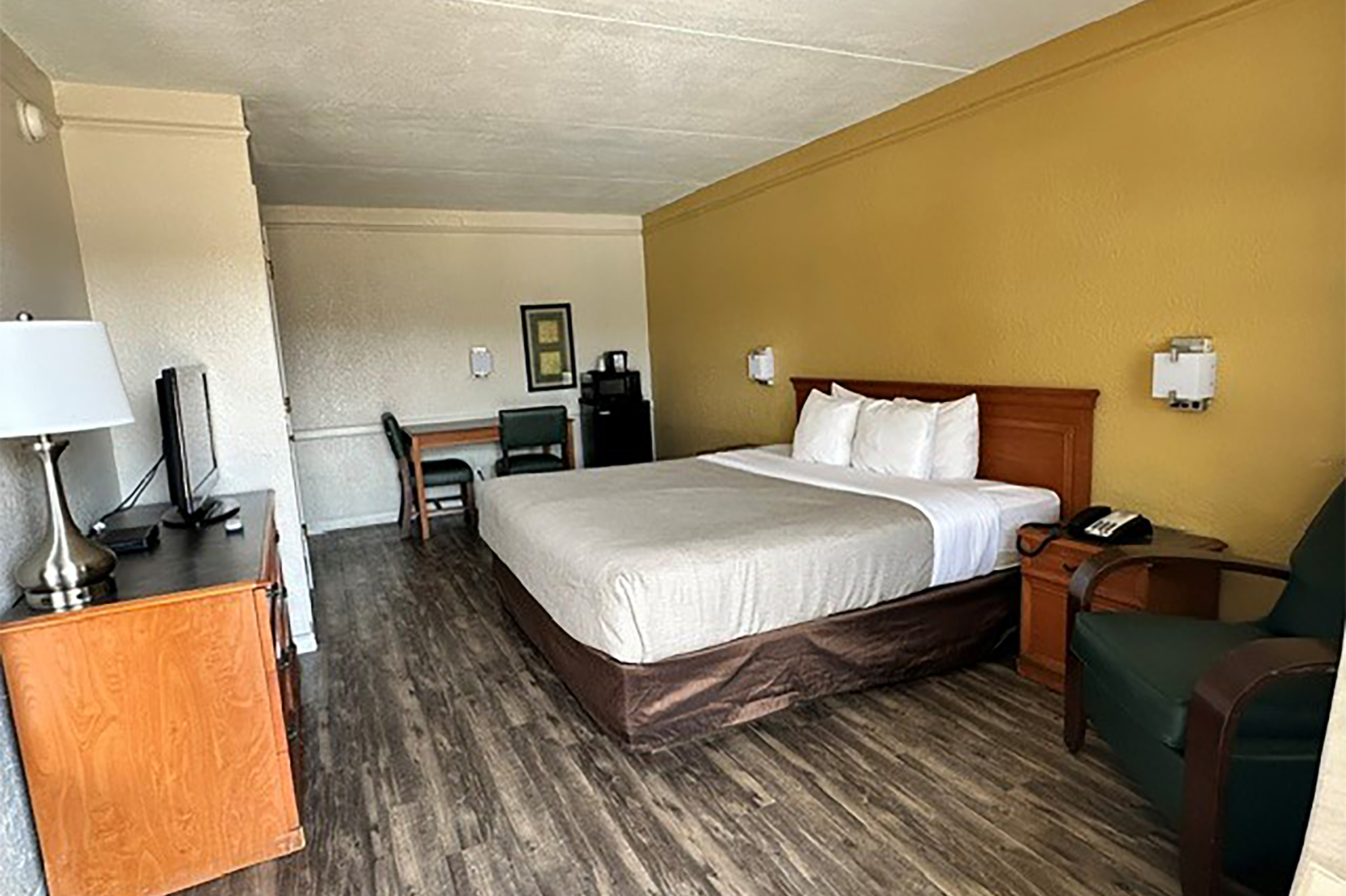 Guest room at the Baymont by Wyndham Nacogdoches Near University in Nacogdoches, Texas