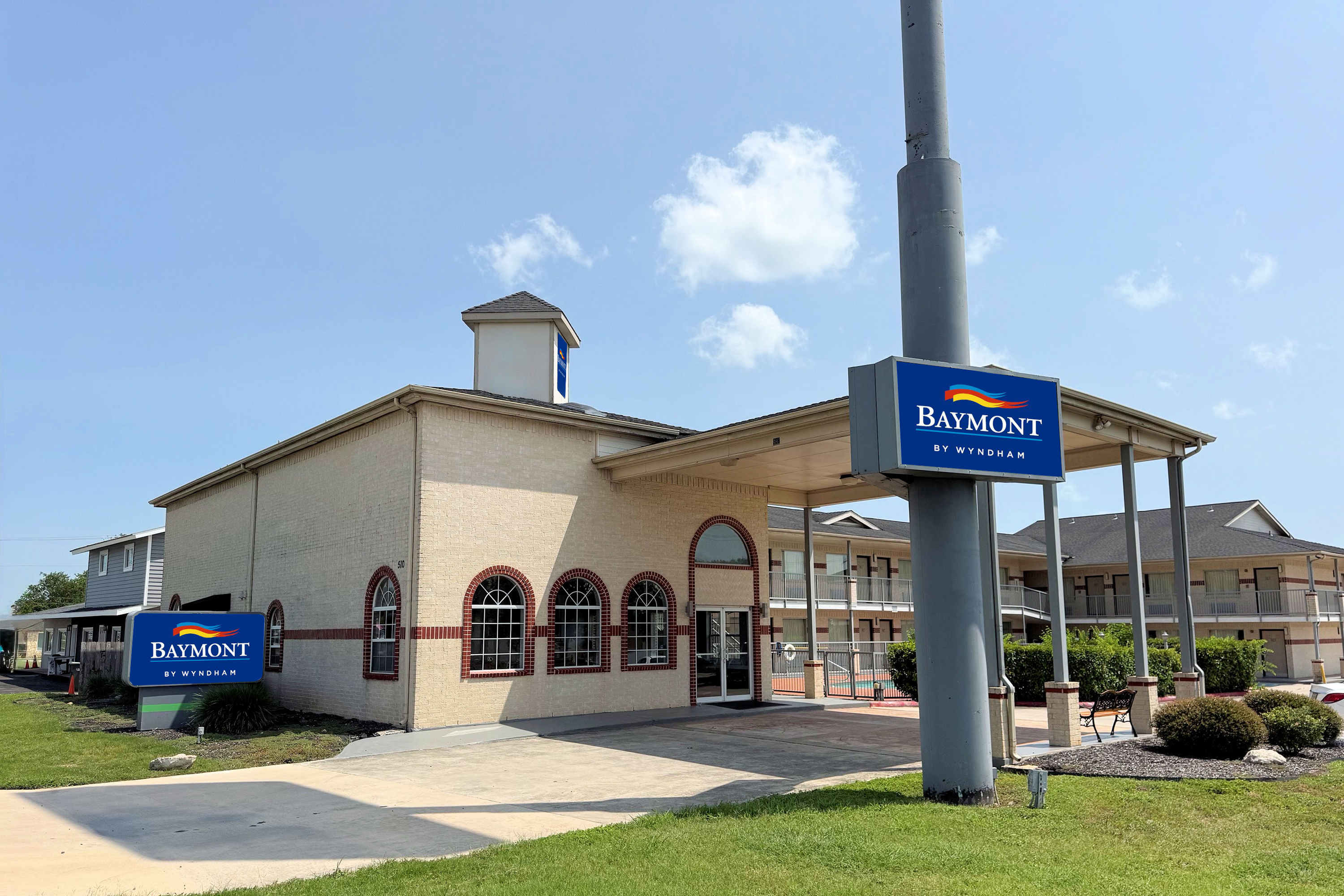Exterior of Baymont by Wyndham New Braunfels TX hotel in New Braunfels, Texas