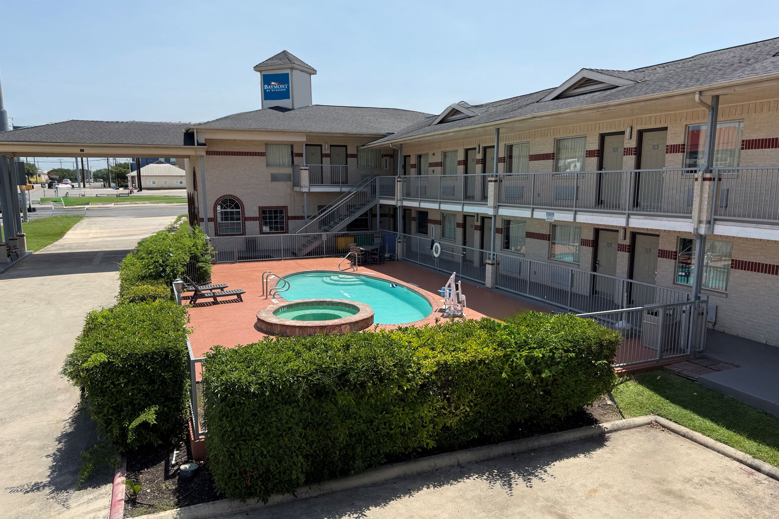 Exterior of Baymont by Wyndham New Braunfels TX hotel in New Braunfels, Texas