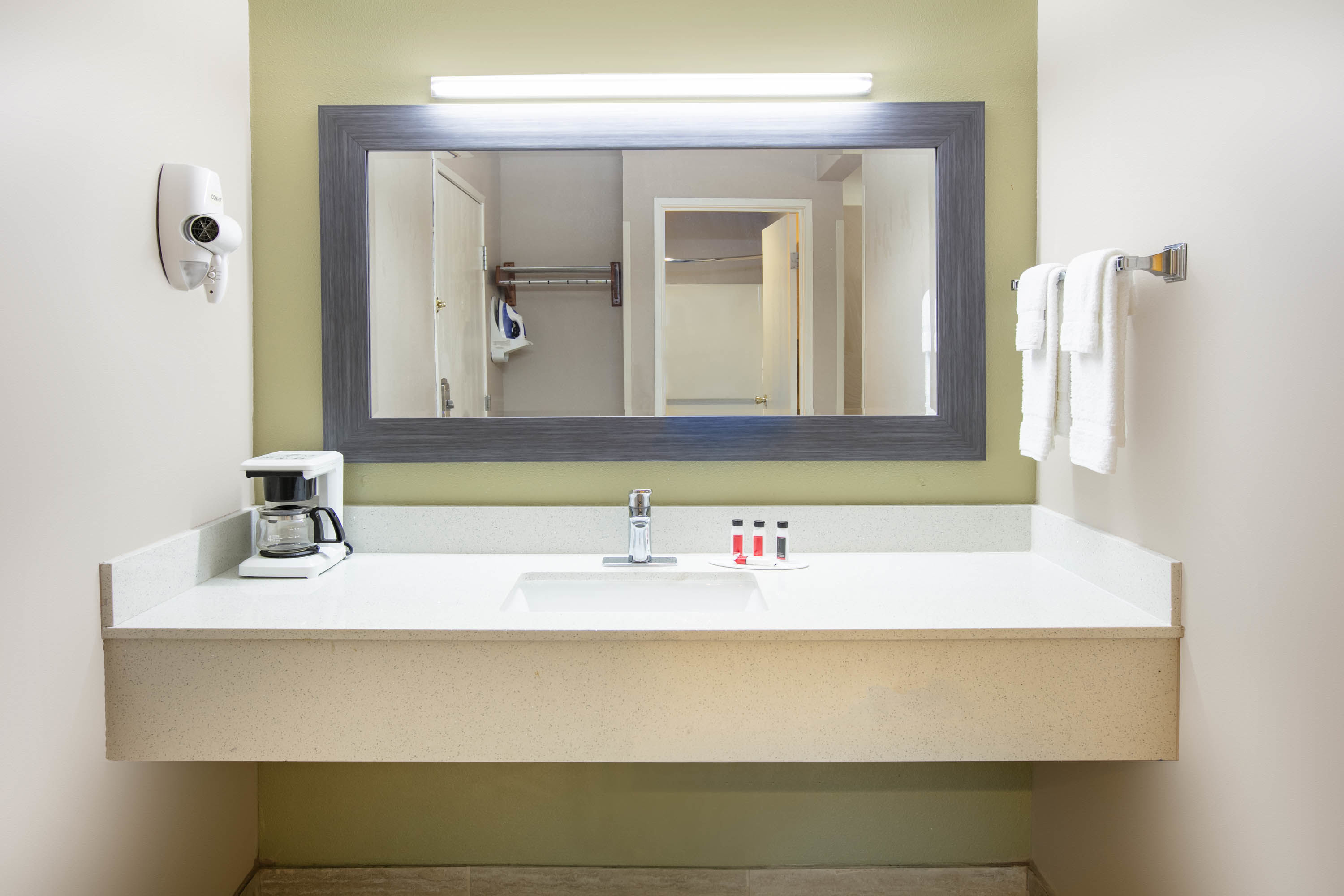 Guest room bath at the Baymont by Wyndham Plano in Plano, Texas