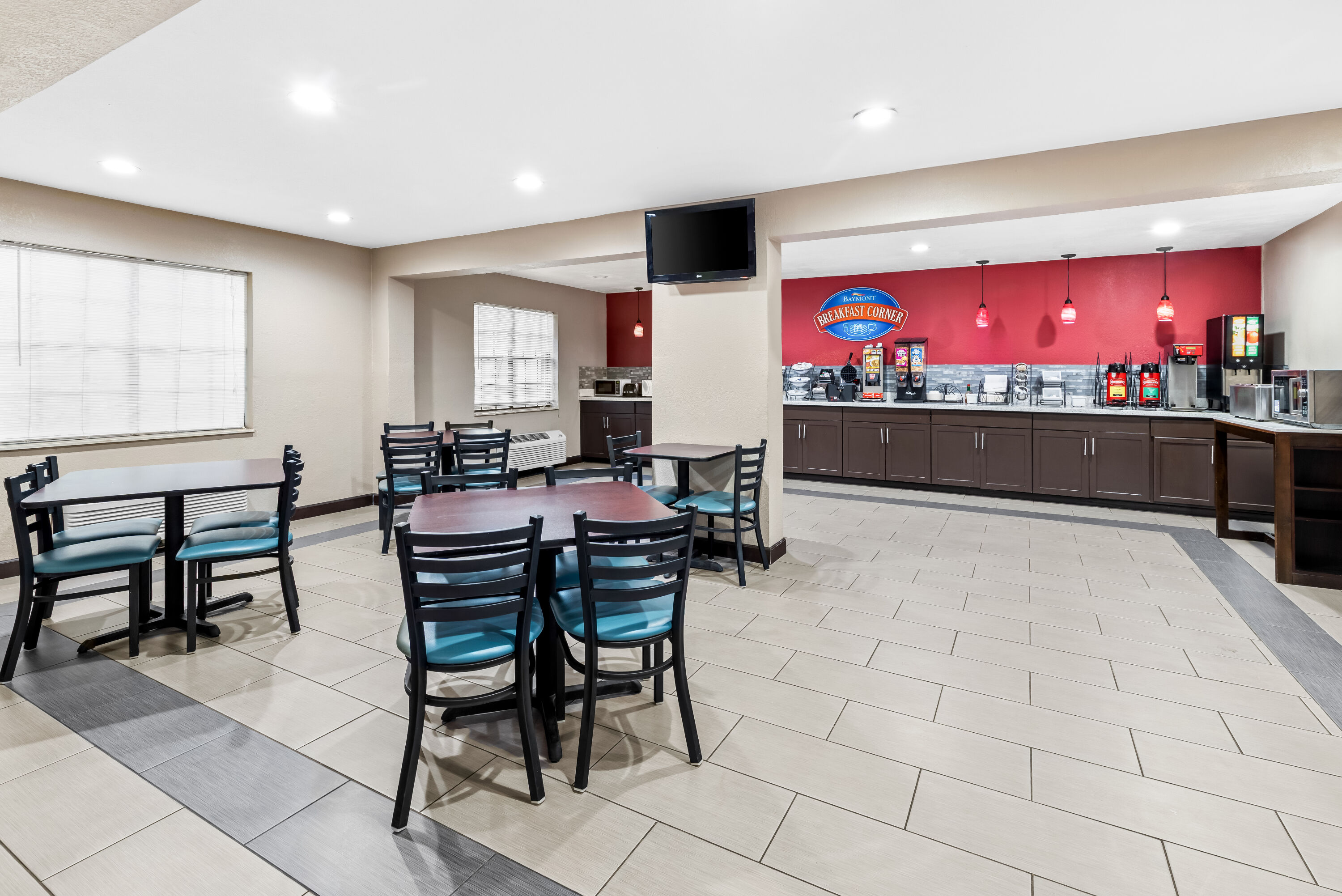 Baymont by Wyndham Port Arthur/Groves Area restaurant breakfast area with seating in Port Arthur, Texas