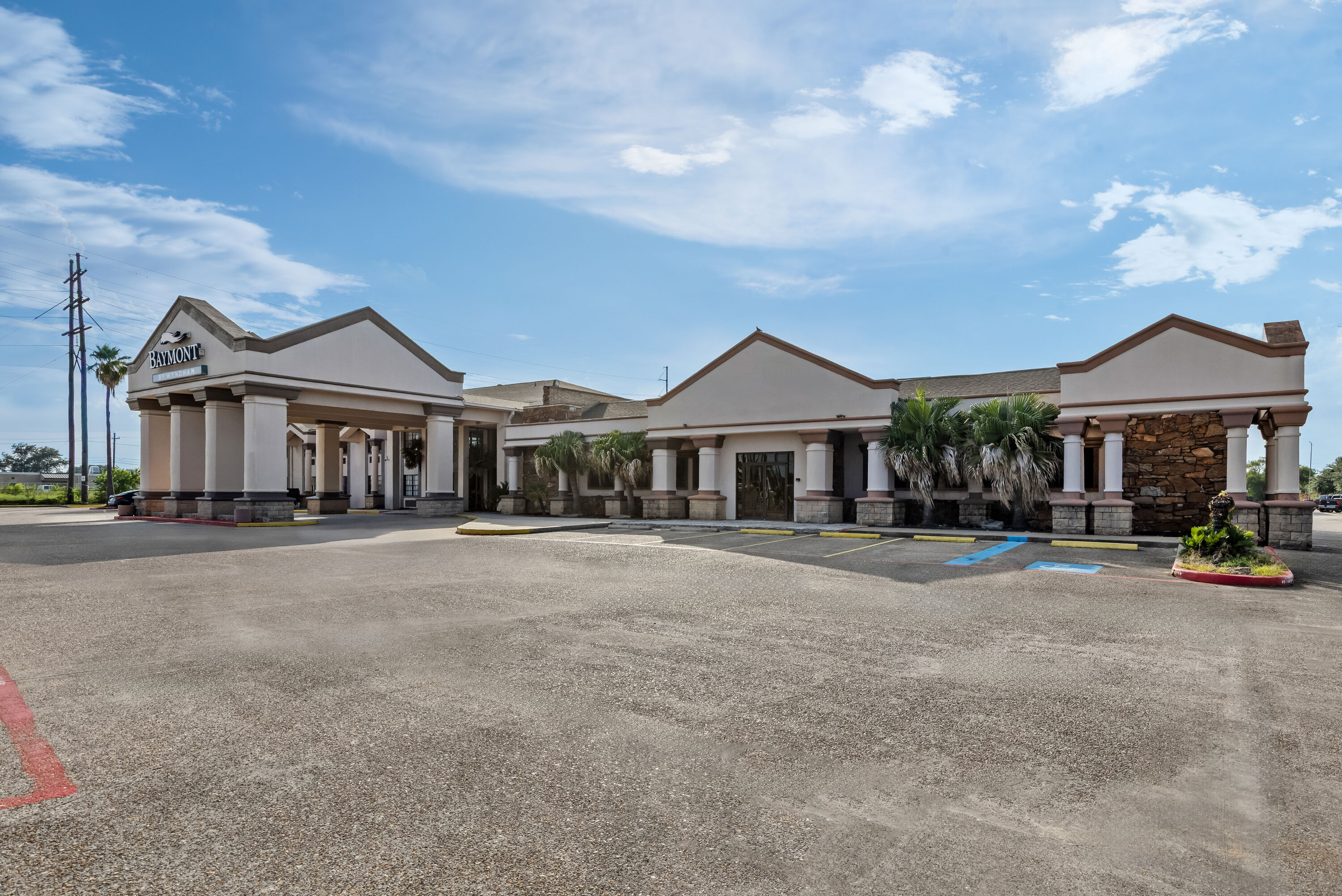 Exterior Day Image of Baymont by Wyndham Port Arthur/Groves Area hotel in Port Arthur, Texas